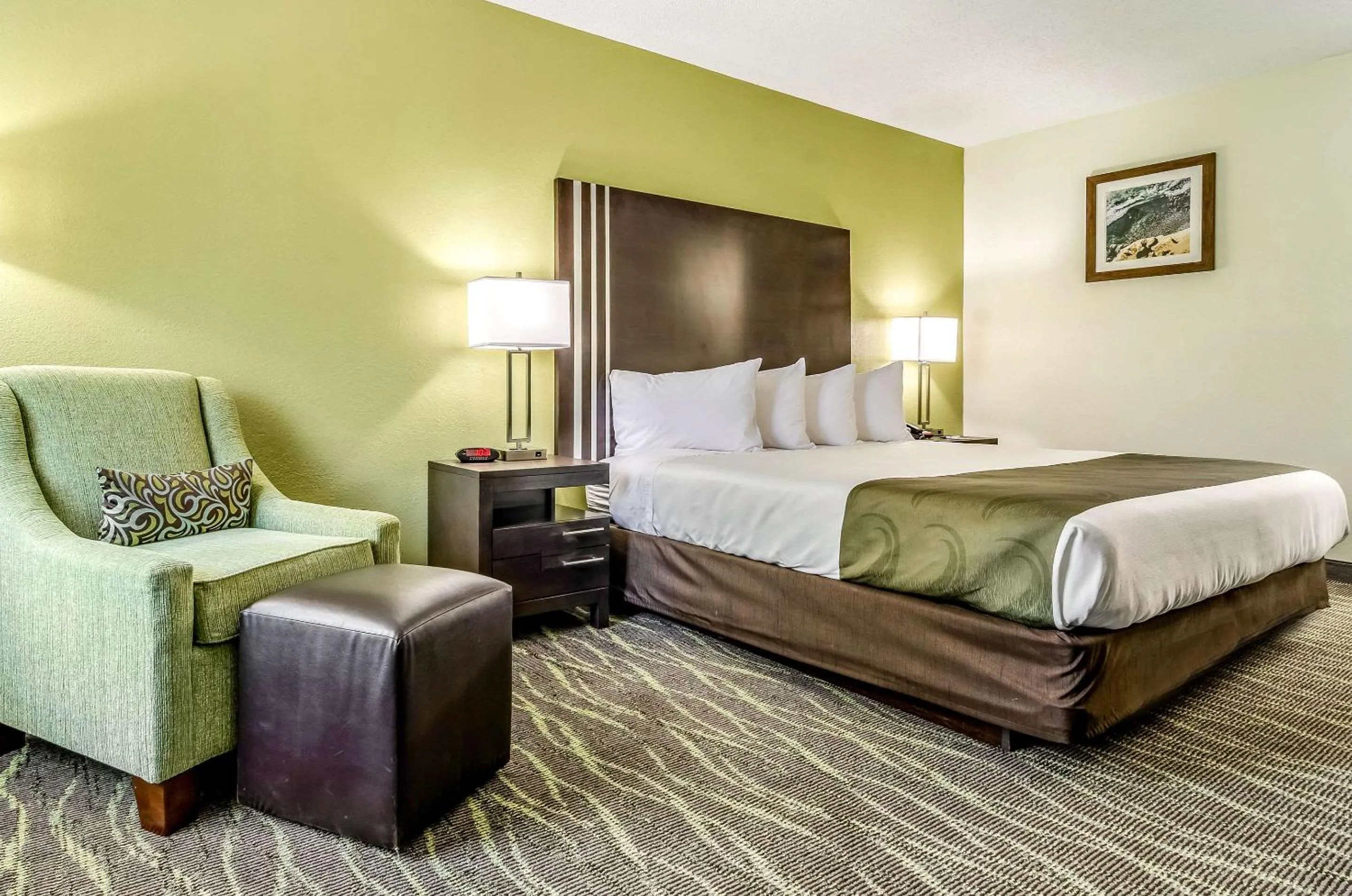 Photo of the whole room, Bed in Quality Inn & Suites Creedmoor - Butner