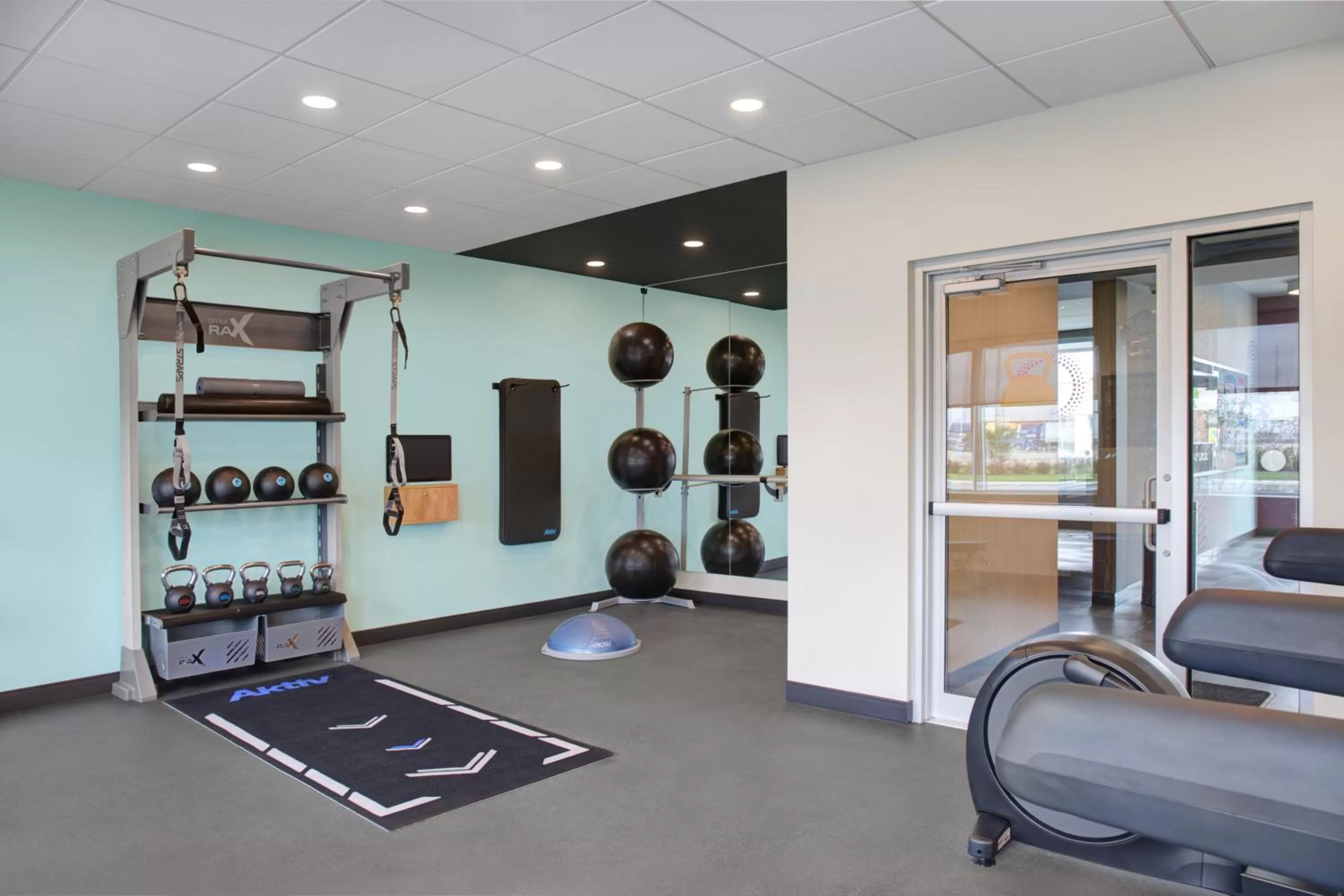 Fitness centre/facilities in Tru By Hilton Toronto Airport West