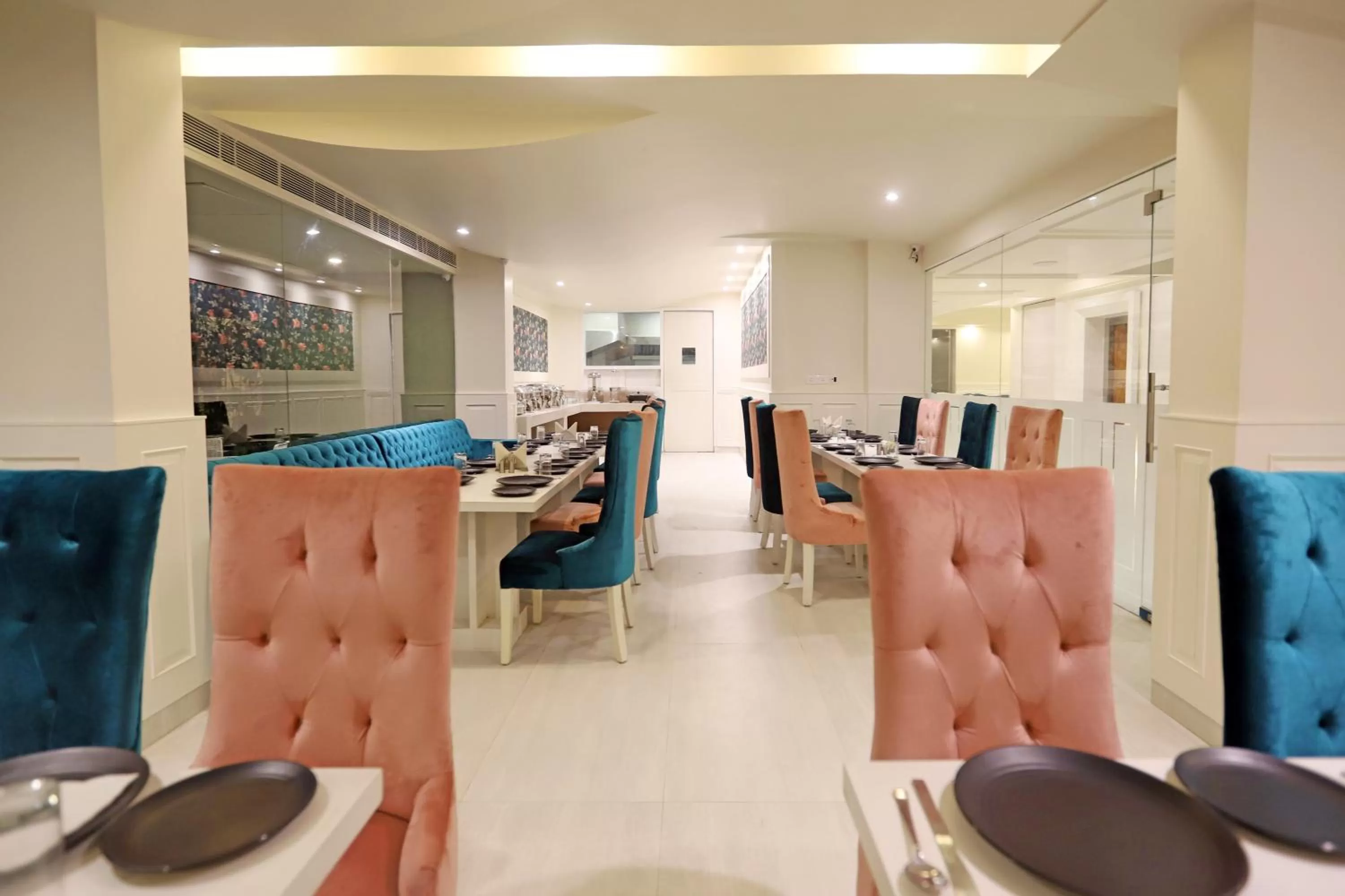 Restaurant/places to eat in Hotel Magenta-City Center Bani Park Jaipur