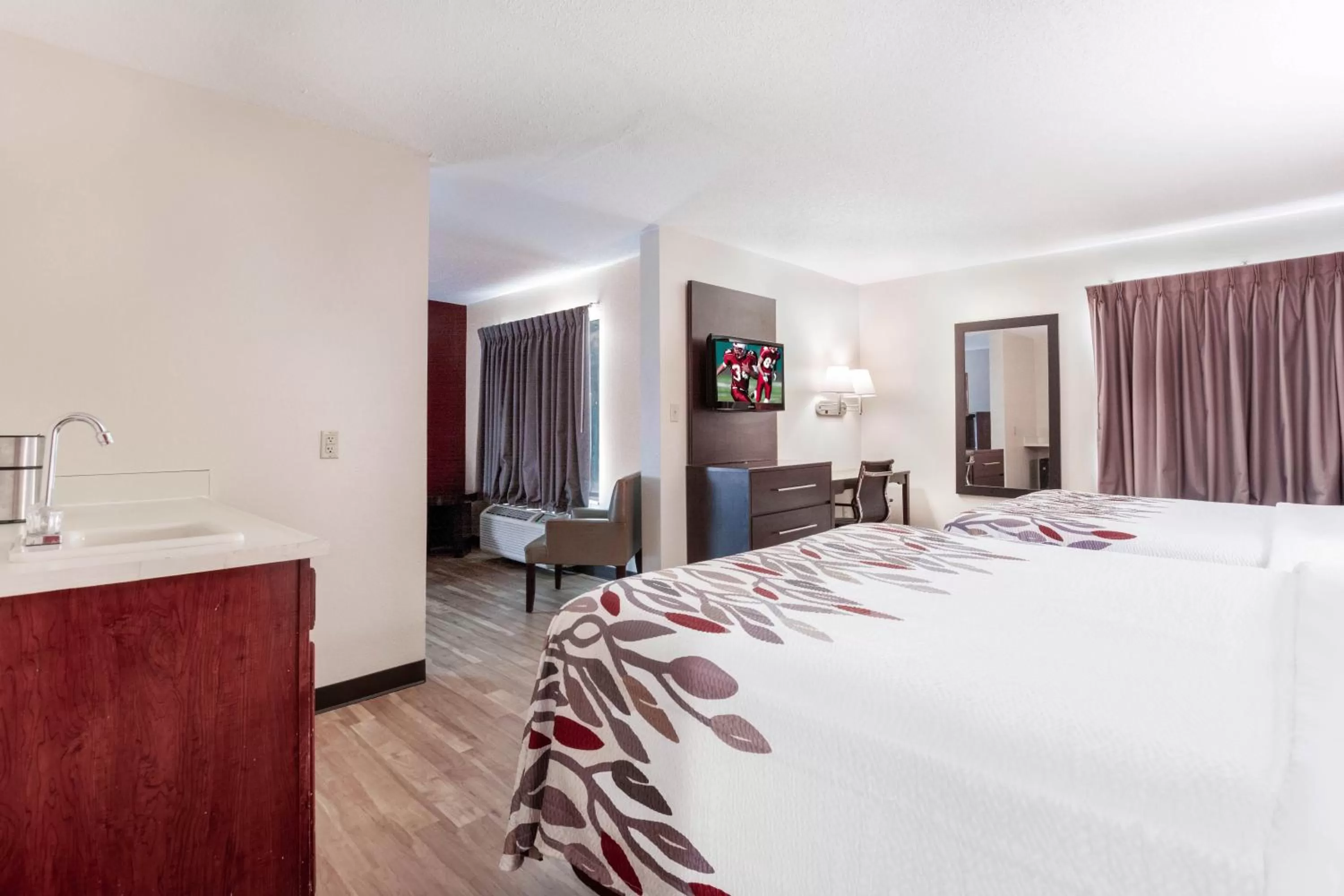 Bedroom, Bed in Red Roof Inn Richmond, KY