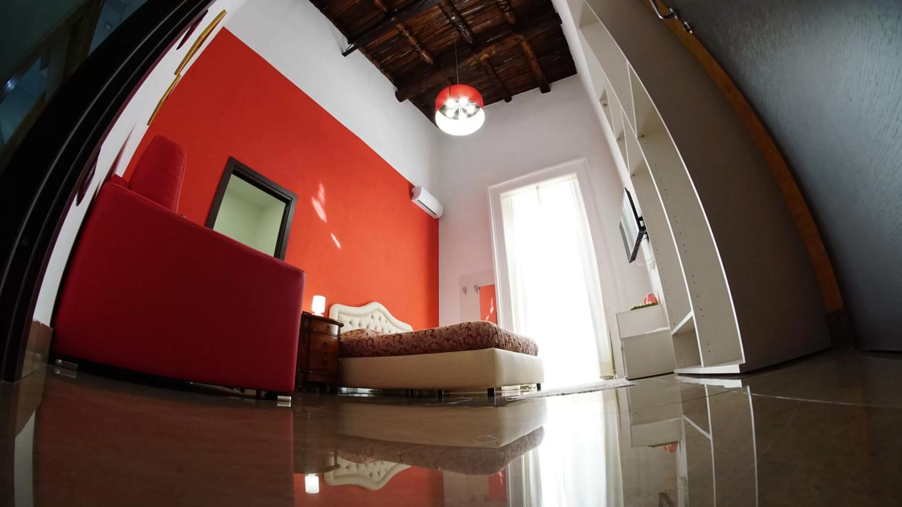 Photo of the whole room in Beverello Suite