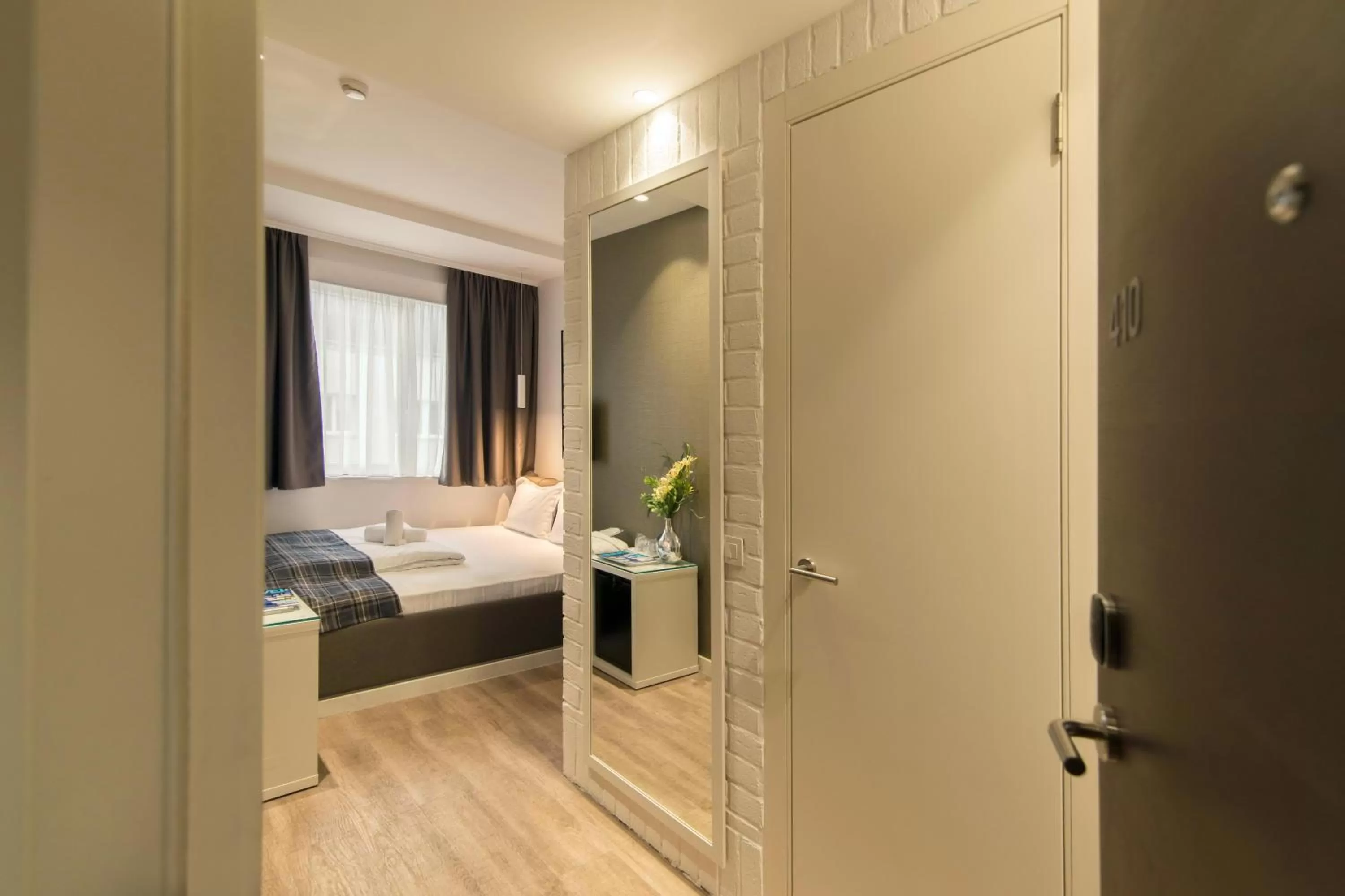 Shower, Bed in Belgrade Inn Garni Hotel