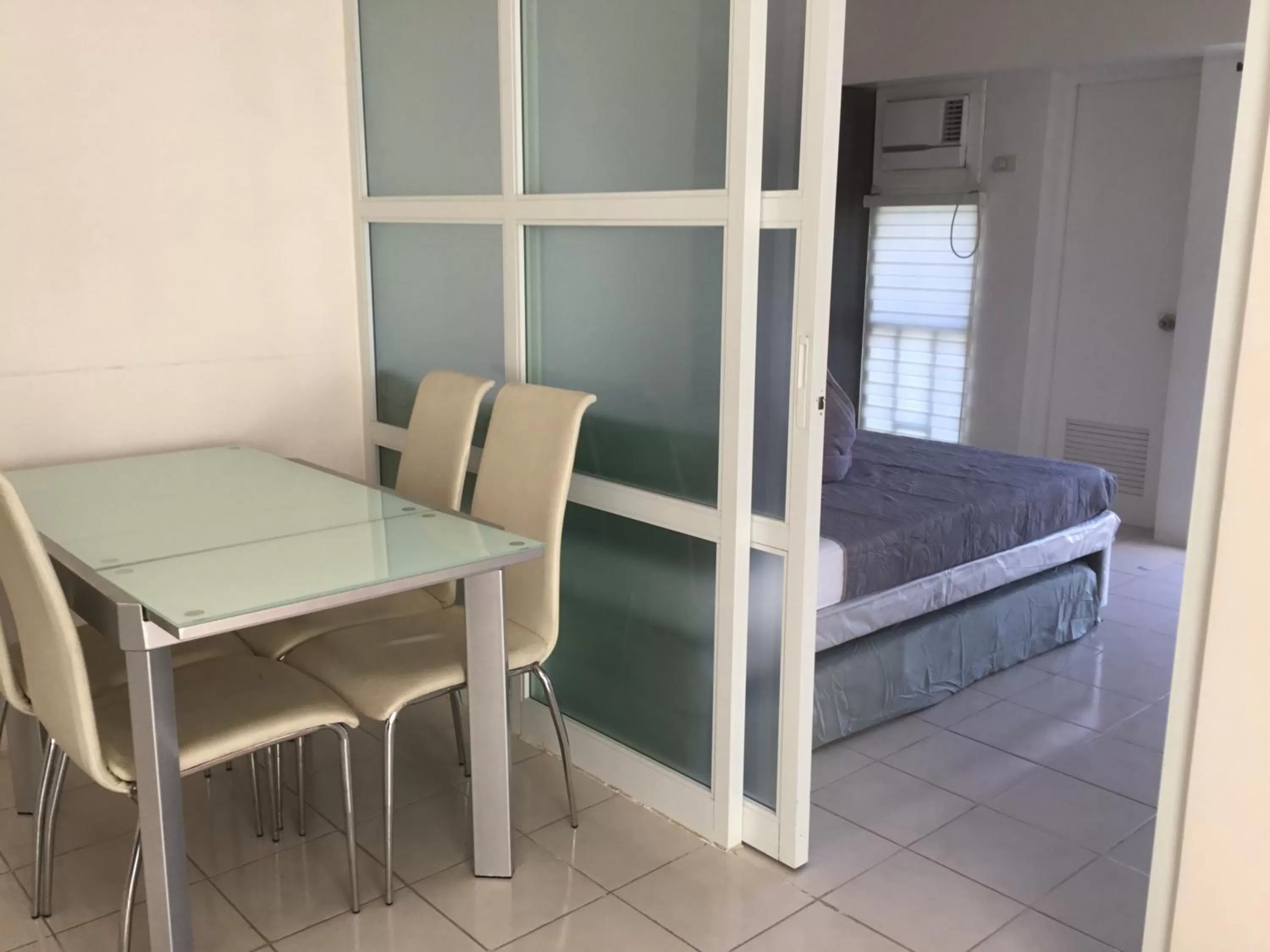 Bed in Condo with Free Swimming Pool & Viewing Deck