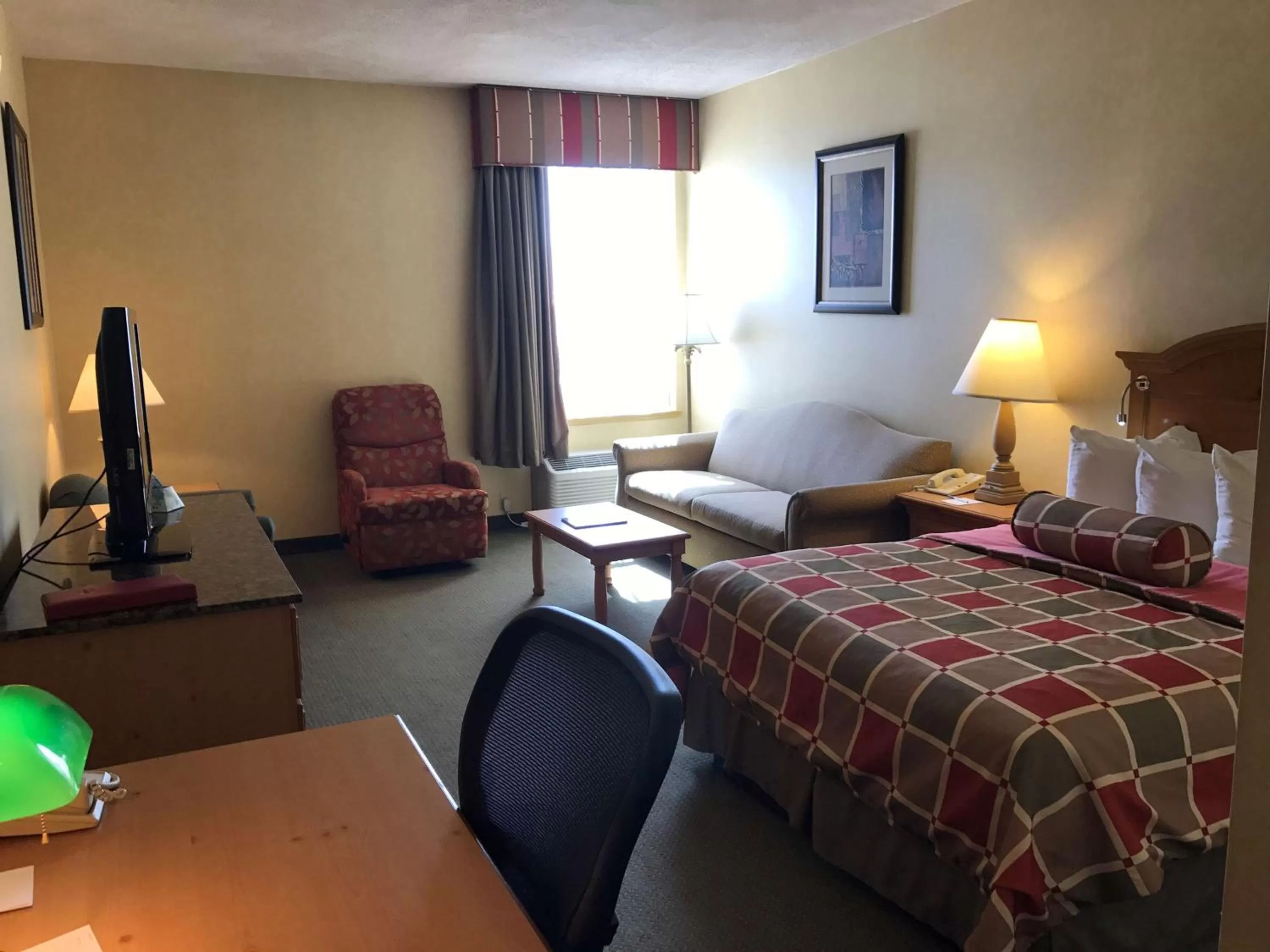 Queen Room with Bathtub - Disability Access/Non-Smoking in Best Western PLUS Revere Inn & Suites