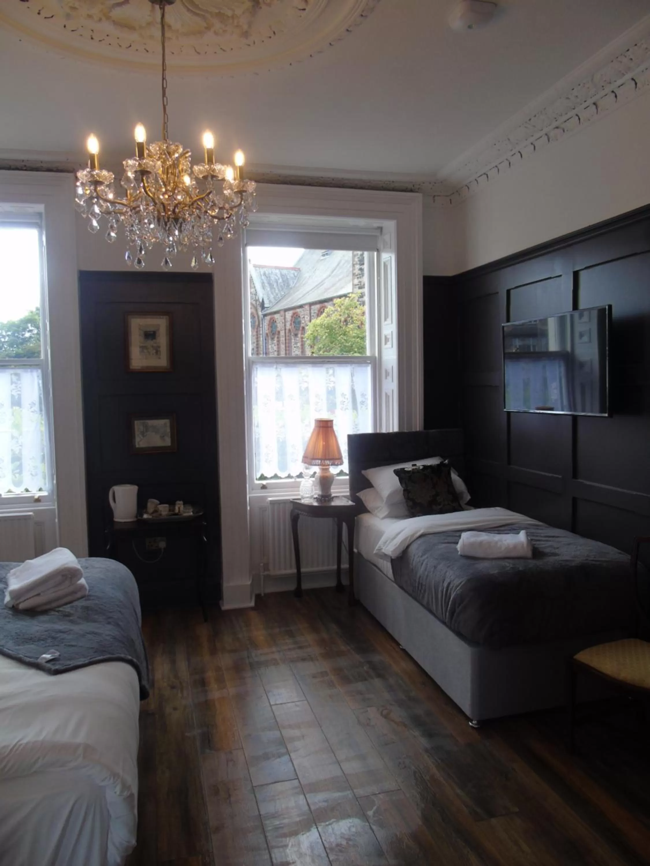 Photo of the whole room, Bed in The Warren Belfast