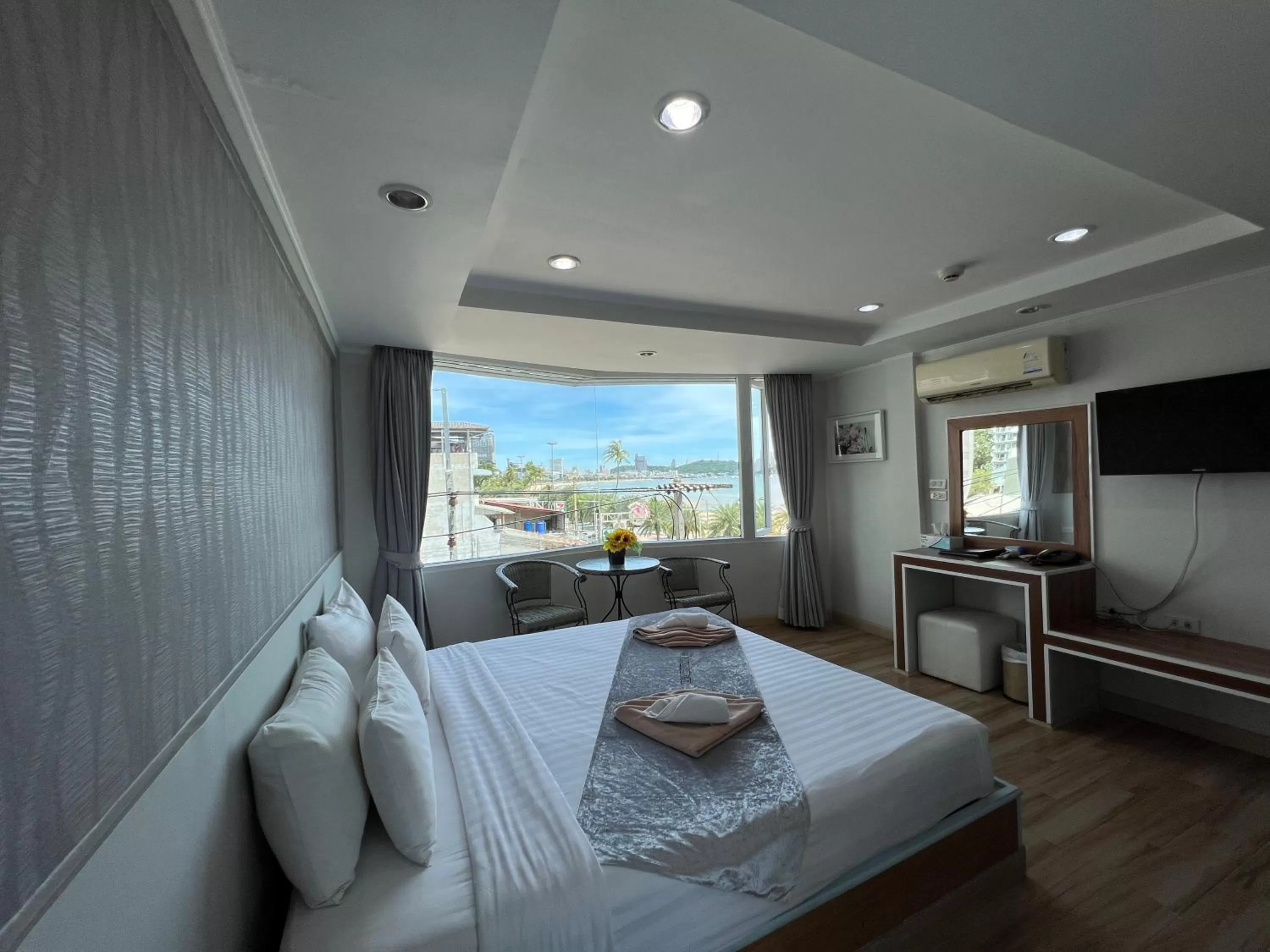 View (from property/room), Bed in The Beach Front Resort, Pattaya