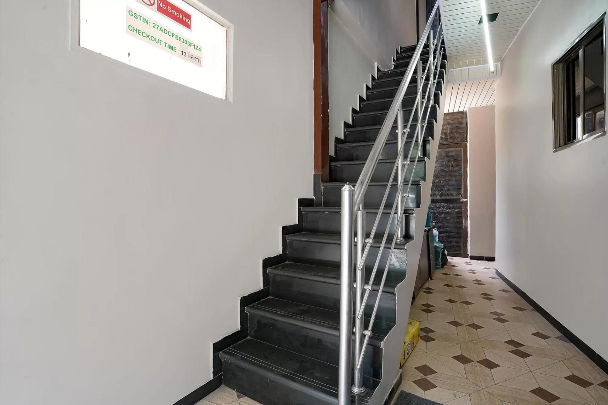 Lobby or reception in FabExpress Comfort stay - Nr Mumbai International Airport