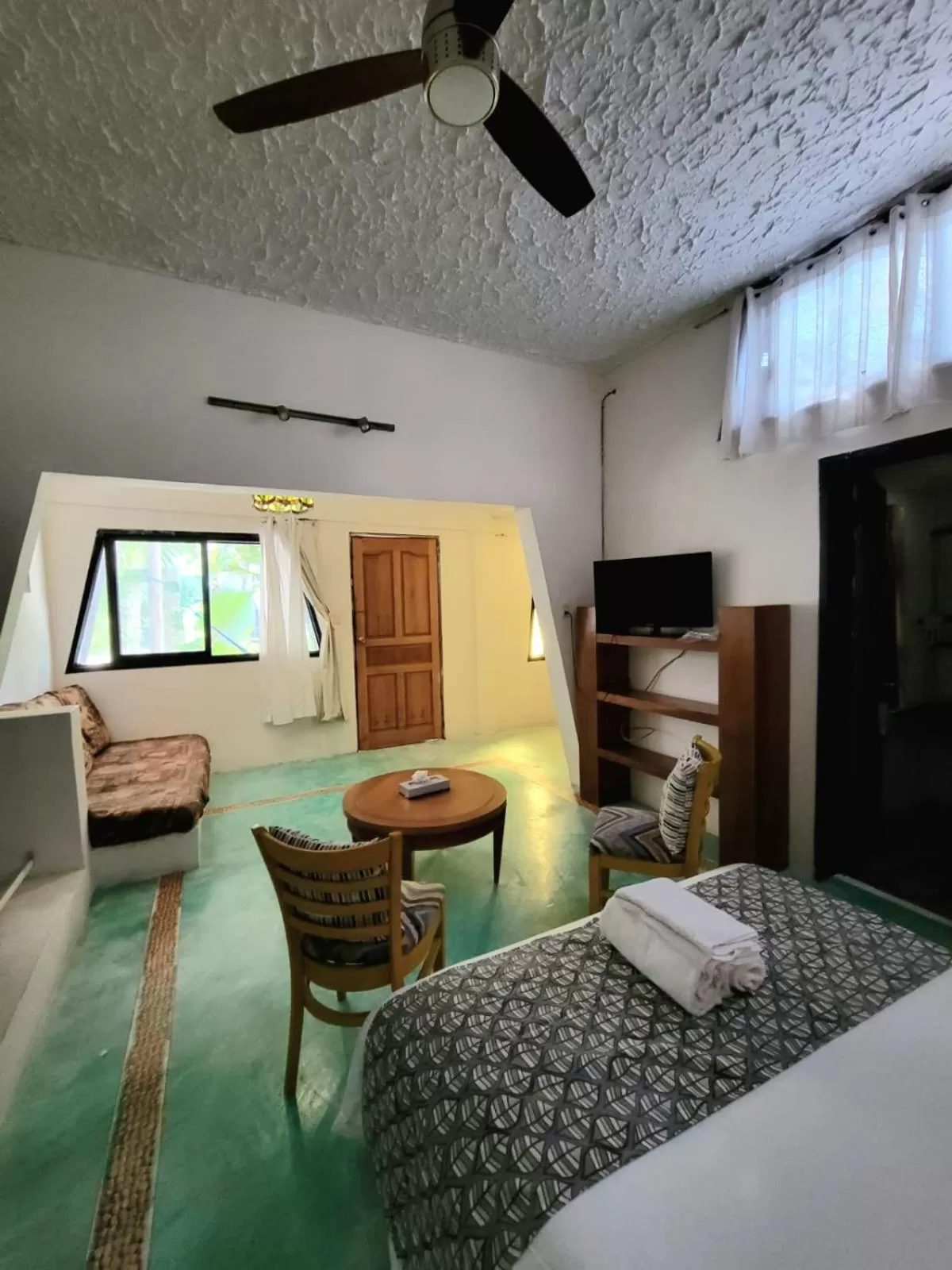 Photo of the whole room, Bed in Maria's Kan Kin