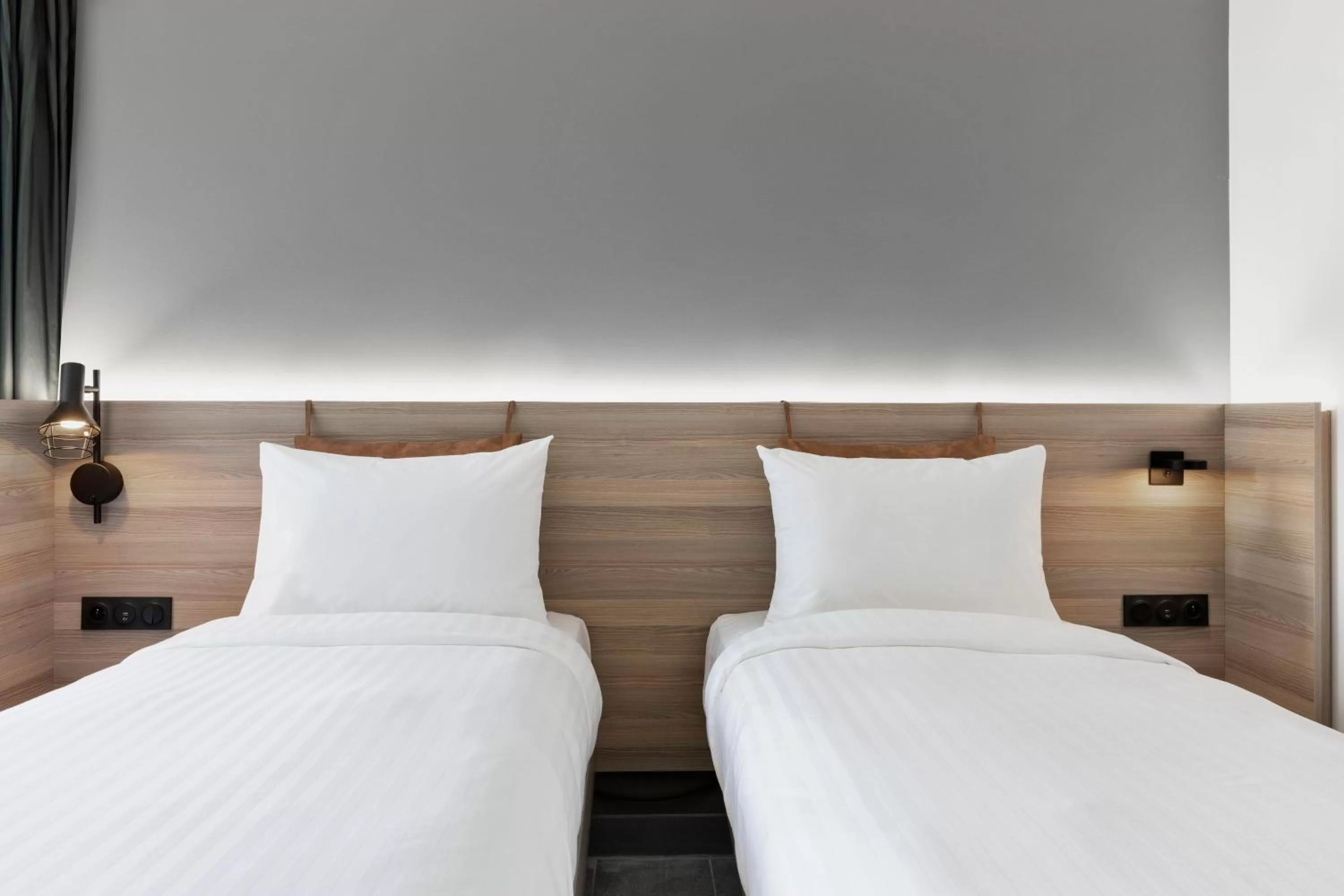 Photo of the whole room in Moxy La Ciotat