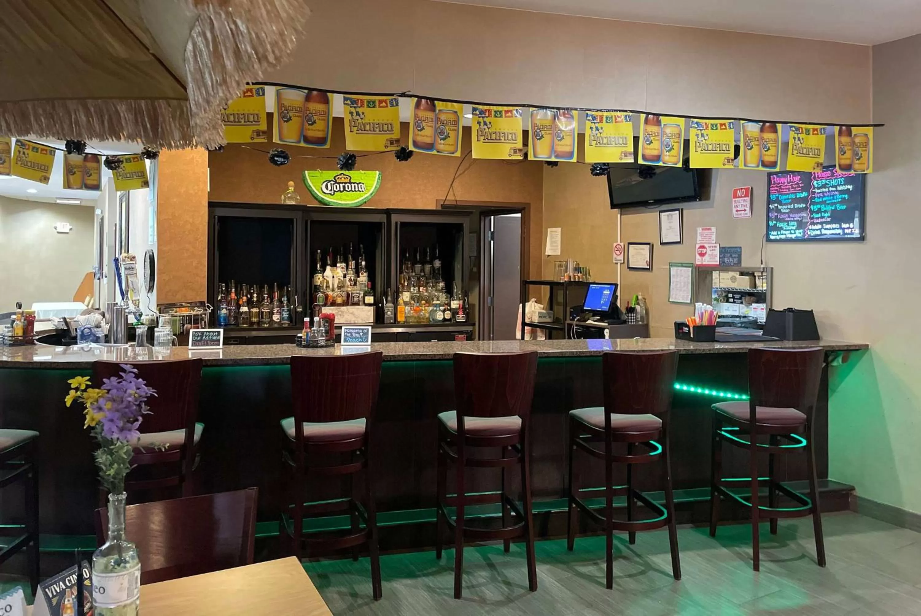 Lounge or bar in Wyndham Garden Dover