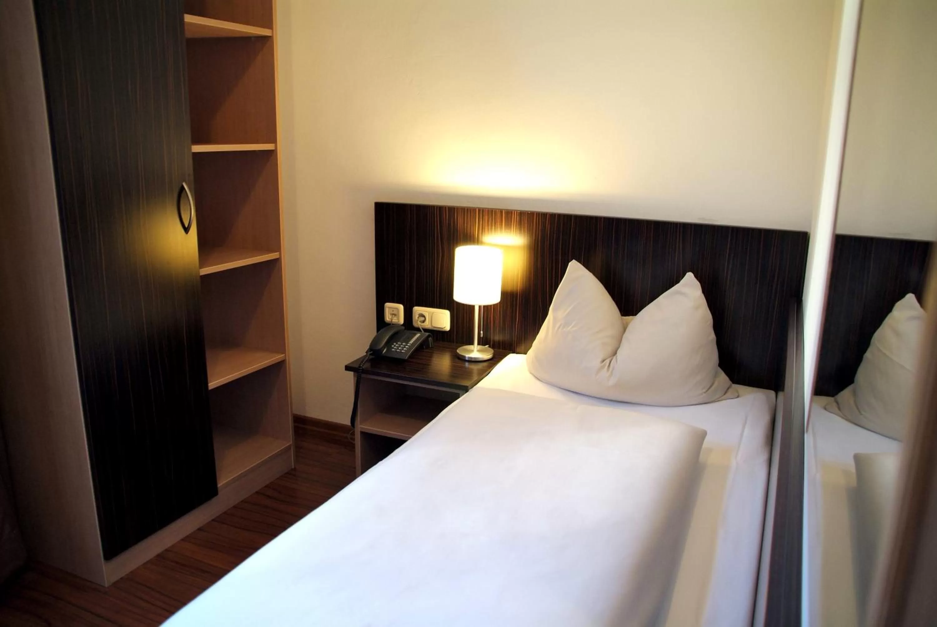 Bed in Arthotel Munich