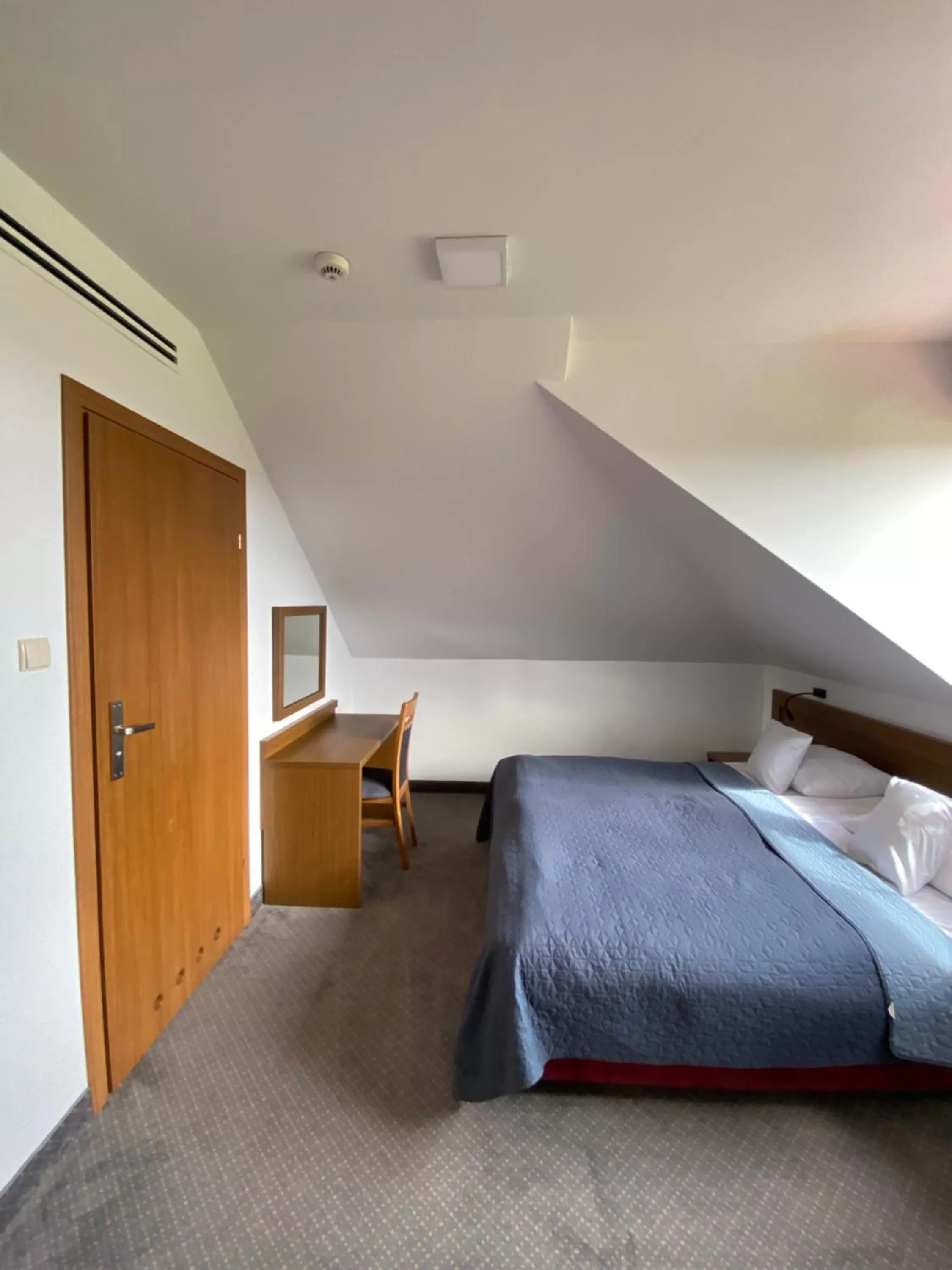 Bed in HOTEL CICHA WODA NIEPORĘT