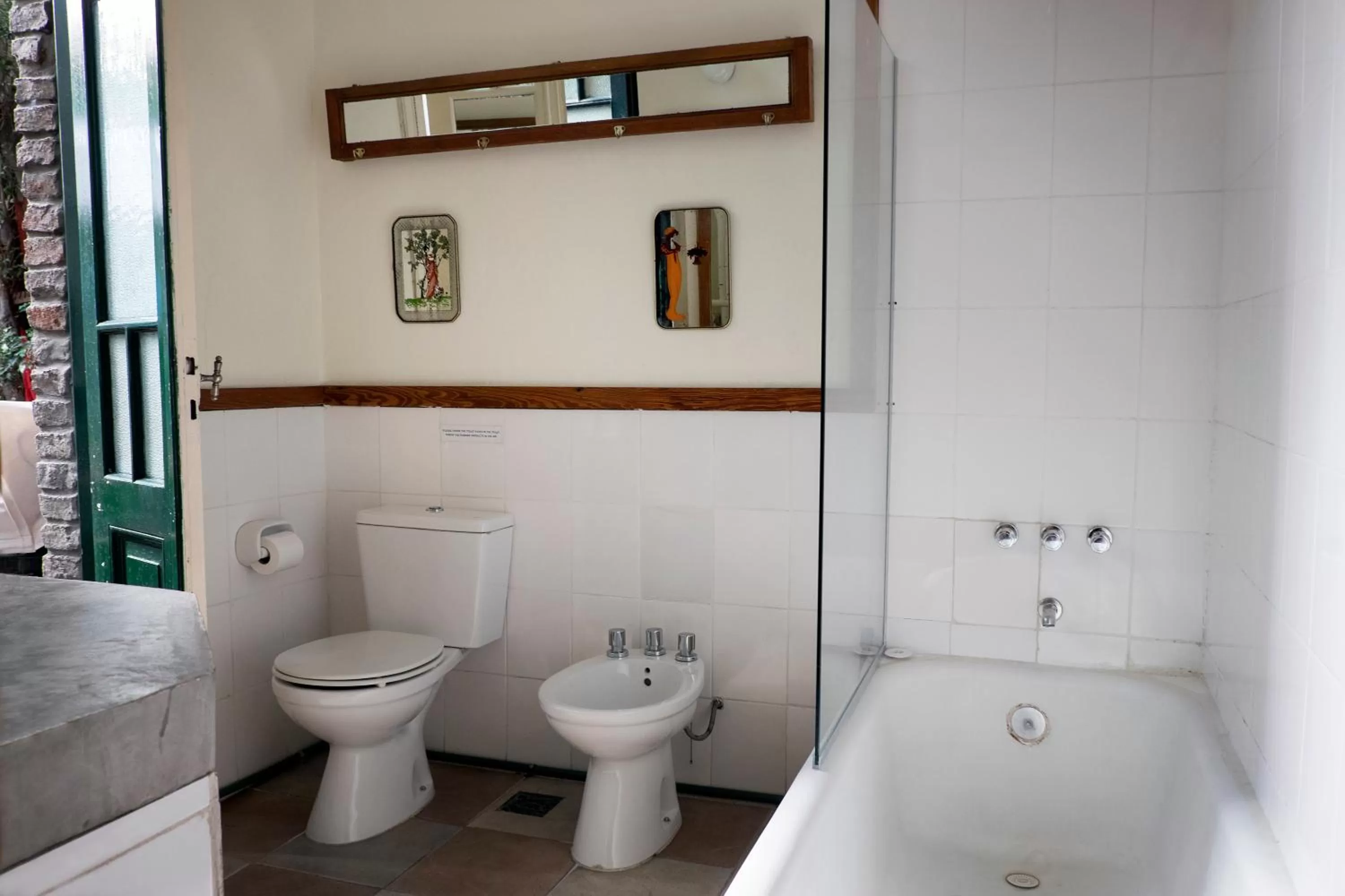 Bathroom in Lina's Tango Guesthouse