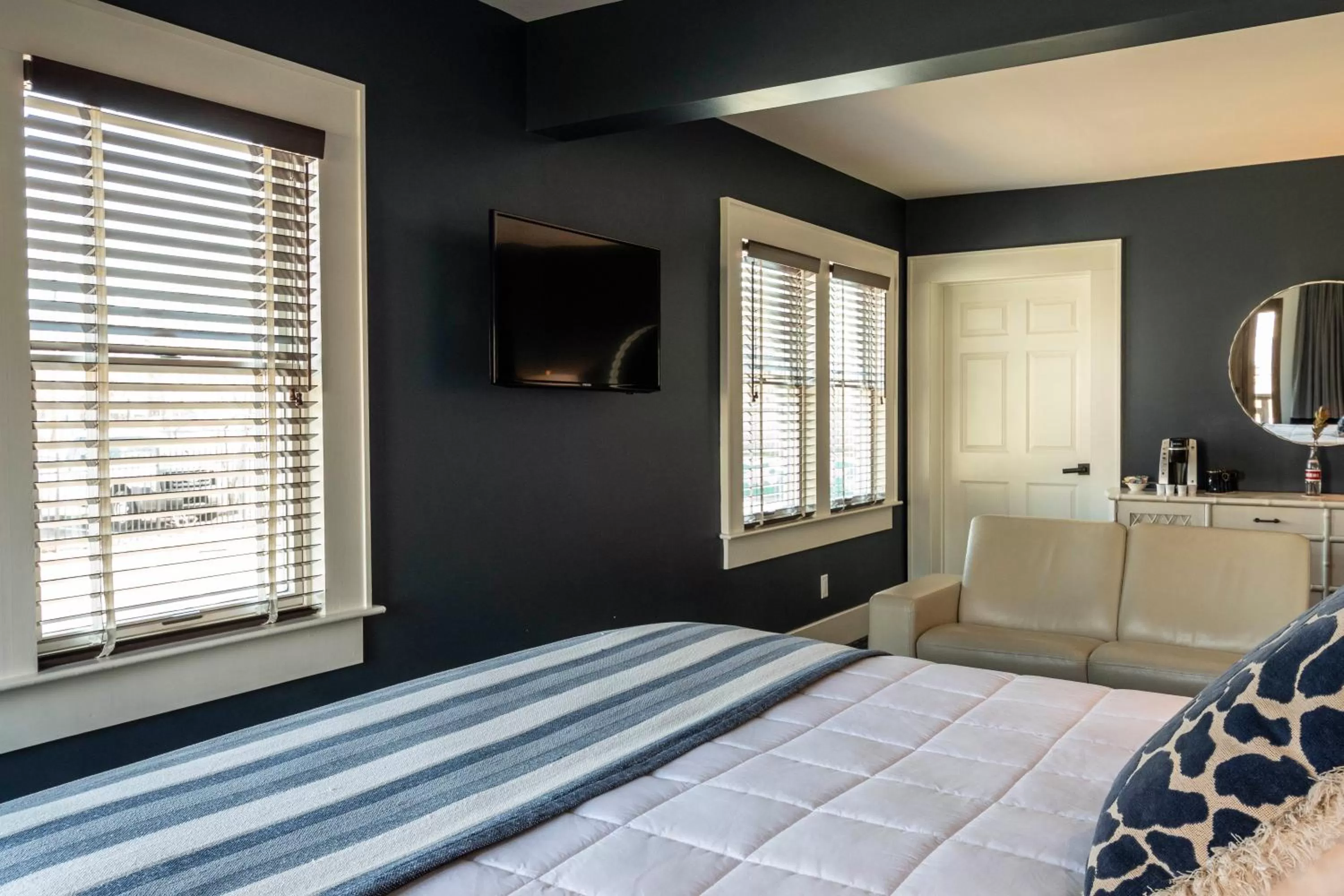 Photo of the whole room in Hotel Broad Ripple