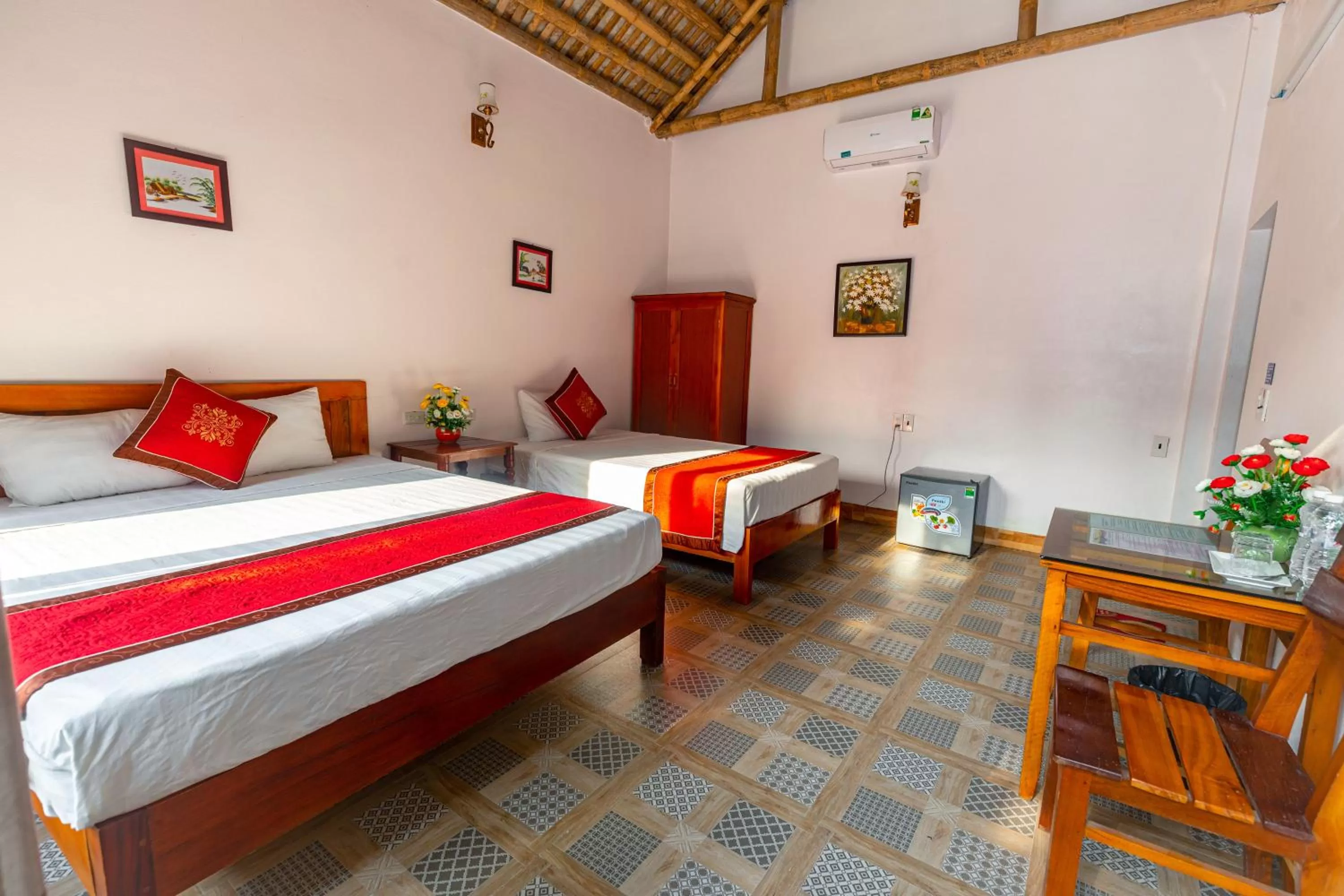 Bed in Tam Coc mountain bungalow