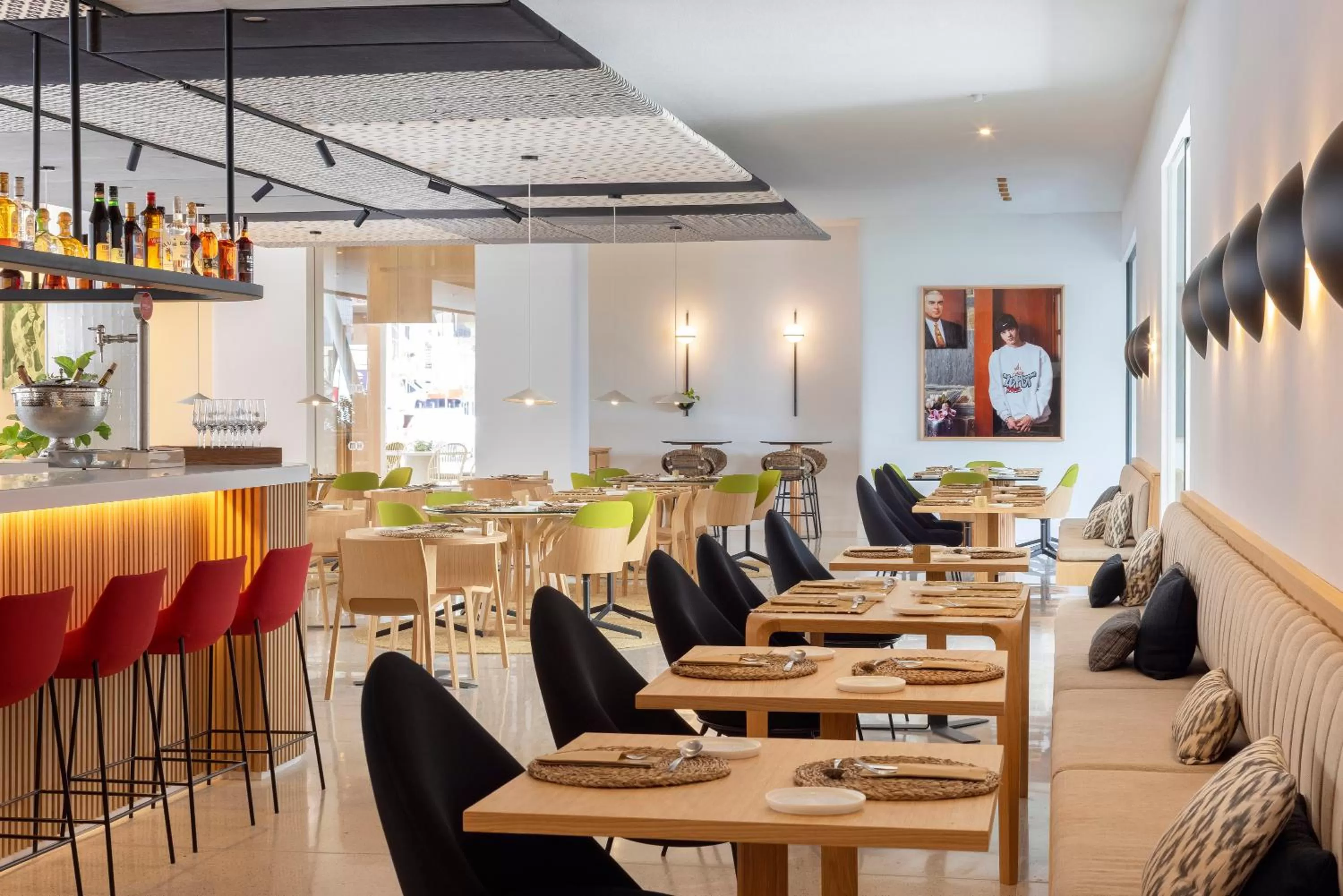 Restaurant/places to eat in HM Palma Blanc