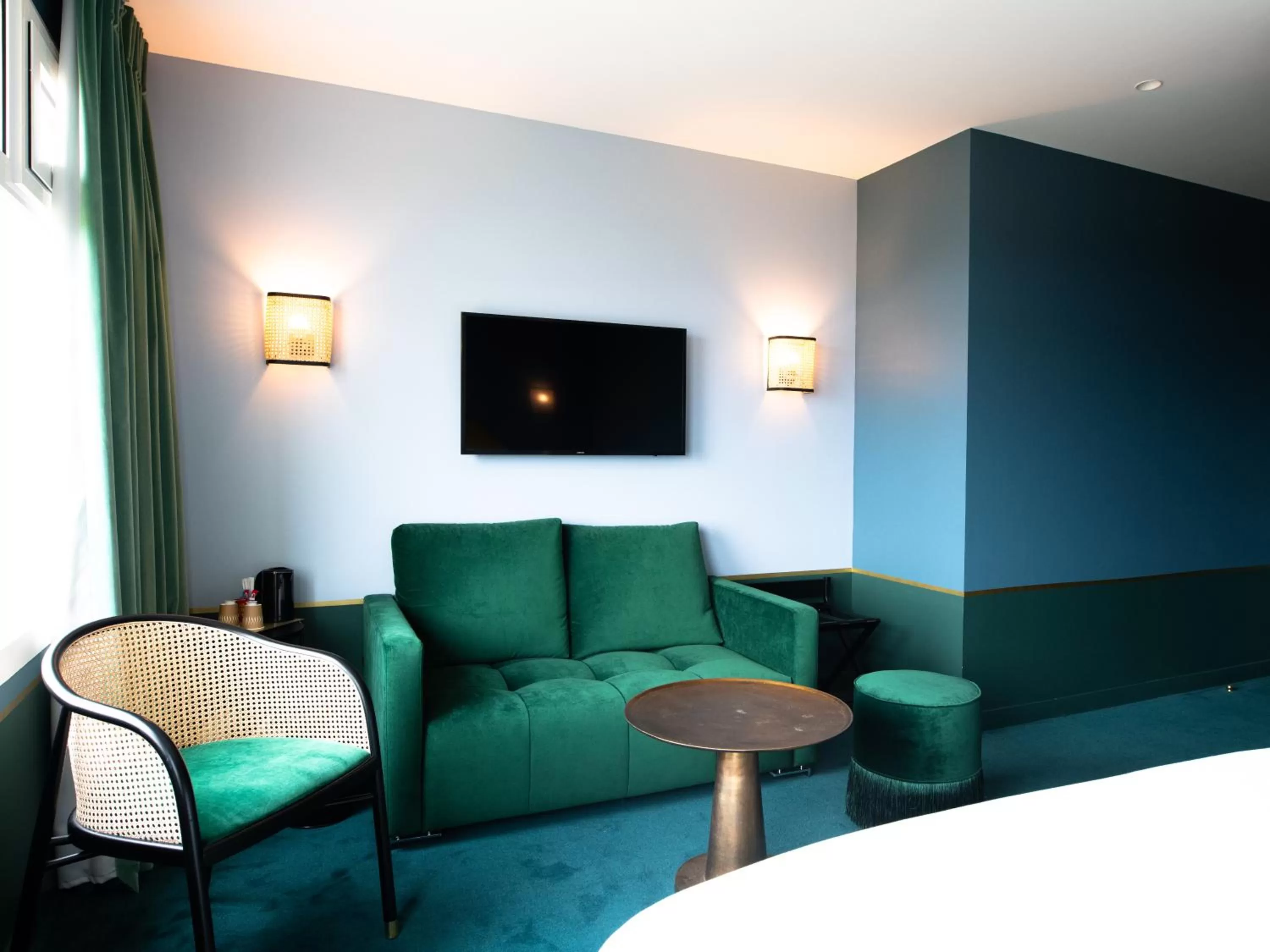 TV and multimedia in Hotel Mercure Roscoff Bord De Mer