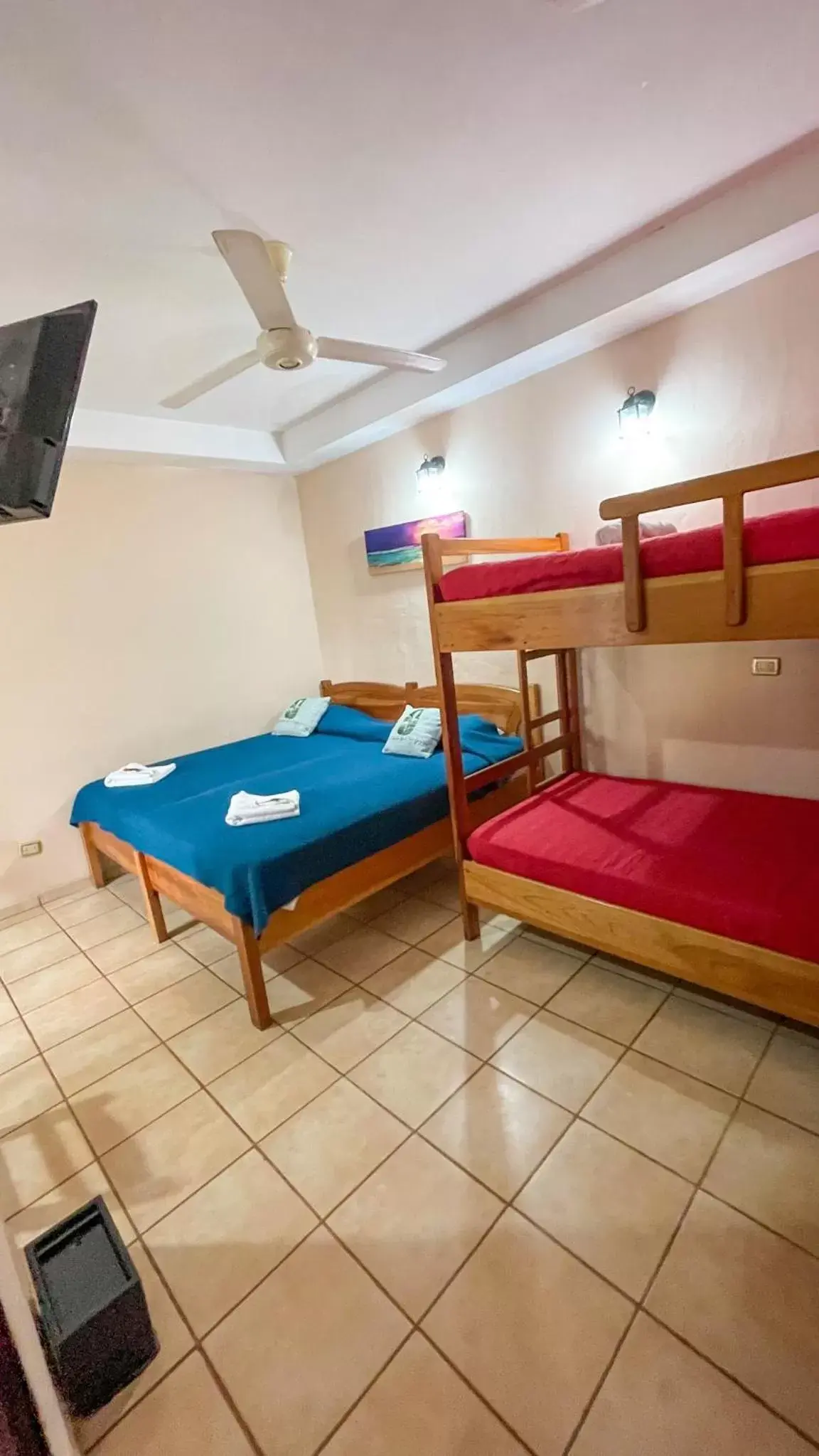 Quadruple Room with Mountain View in Hotel Beachfront Vista Hermosa Quadruple Room with Mountain View in Hotel Beachfront Vista Hermosa