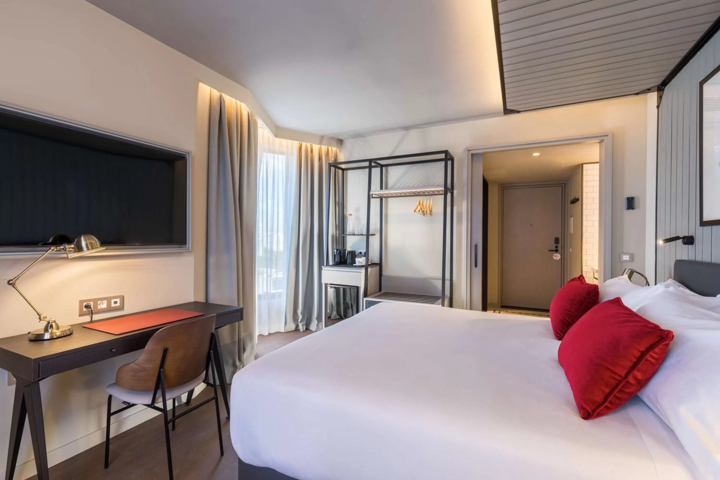 Premium Corner King Room with City View in Canopy by Hilton Madrid Castellana