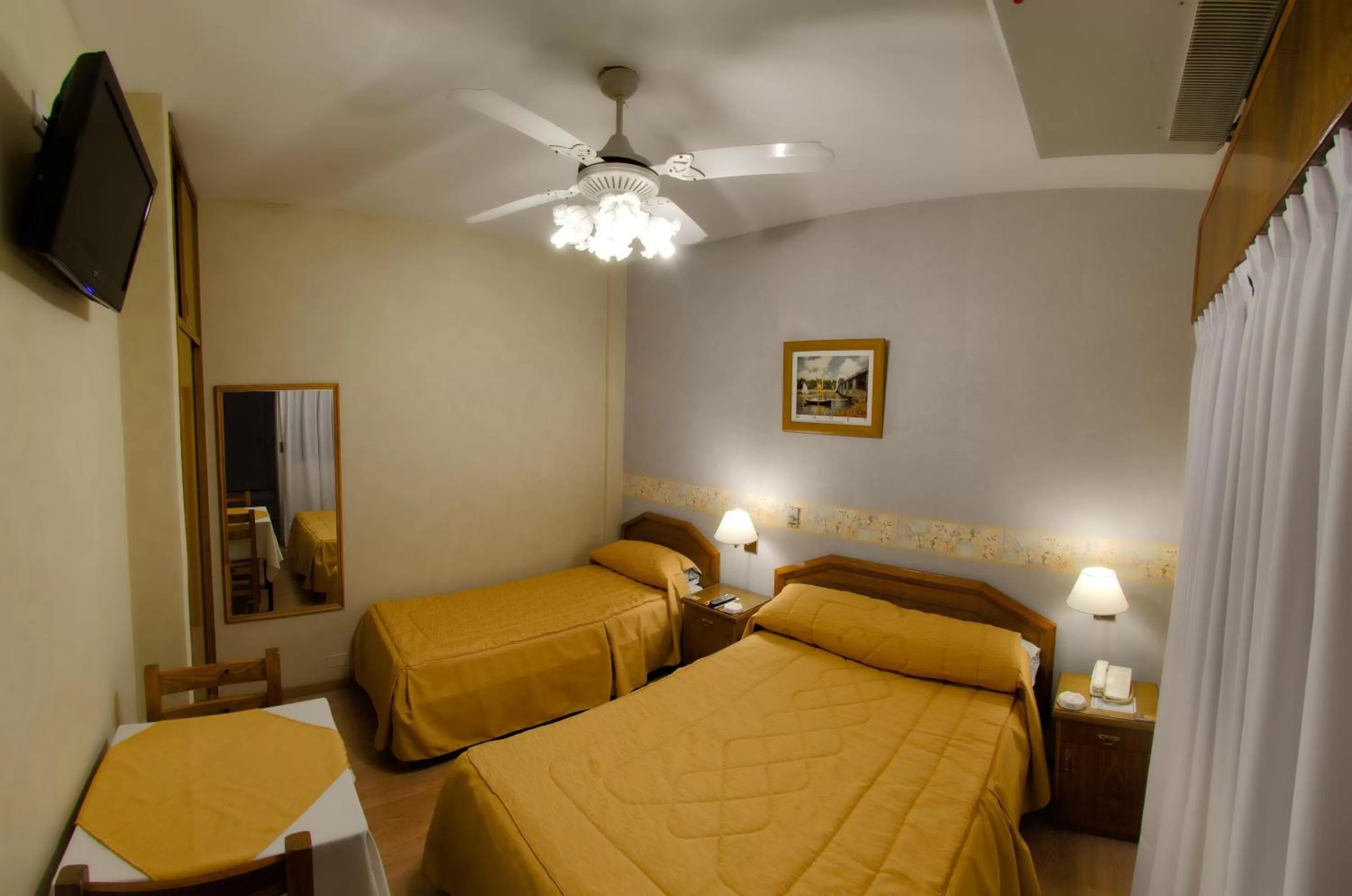 Photo of the whole room, Bed in Hotel Internacional