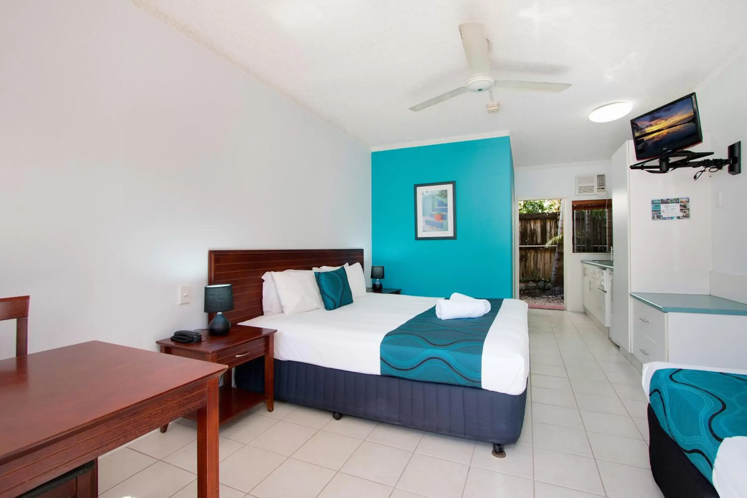 Superior Twin or Triple Suite in Cairns City Palms Superior Twin or Triple Suite in Cairns City Palms