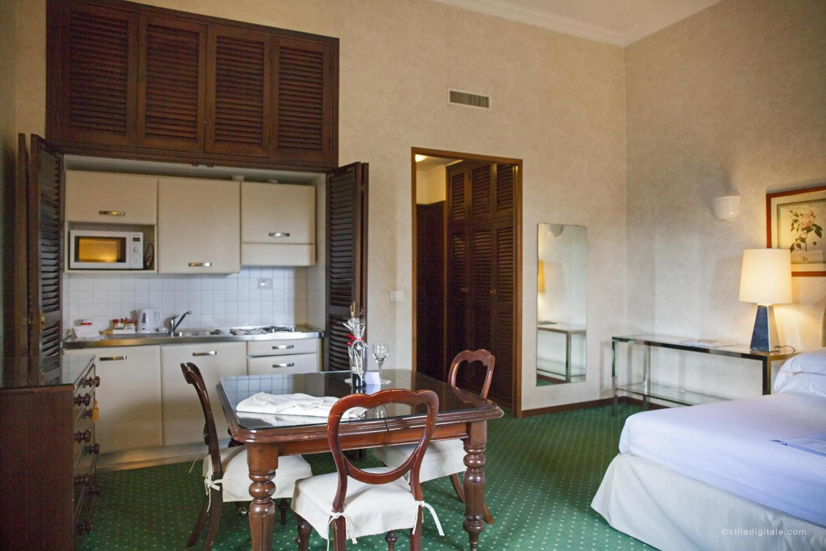 Dining area, Bed in Aldrovandi Residence City Suites