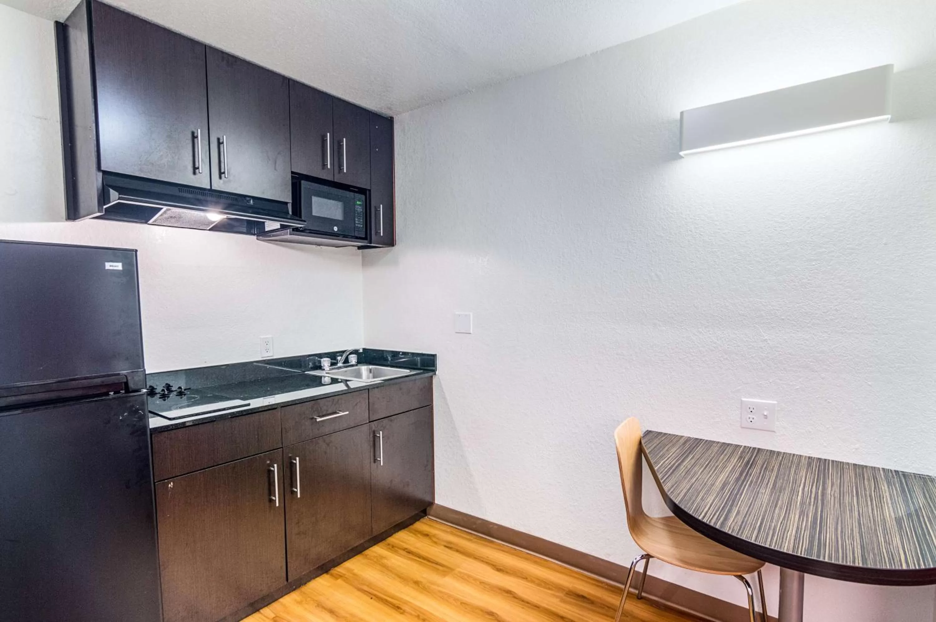 Kitchen or kitchenette in Motel 6-Ardmore, OK