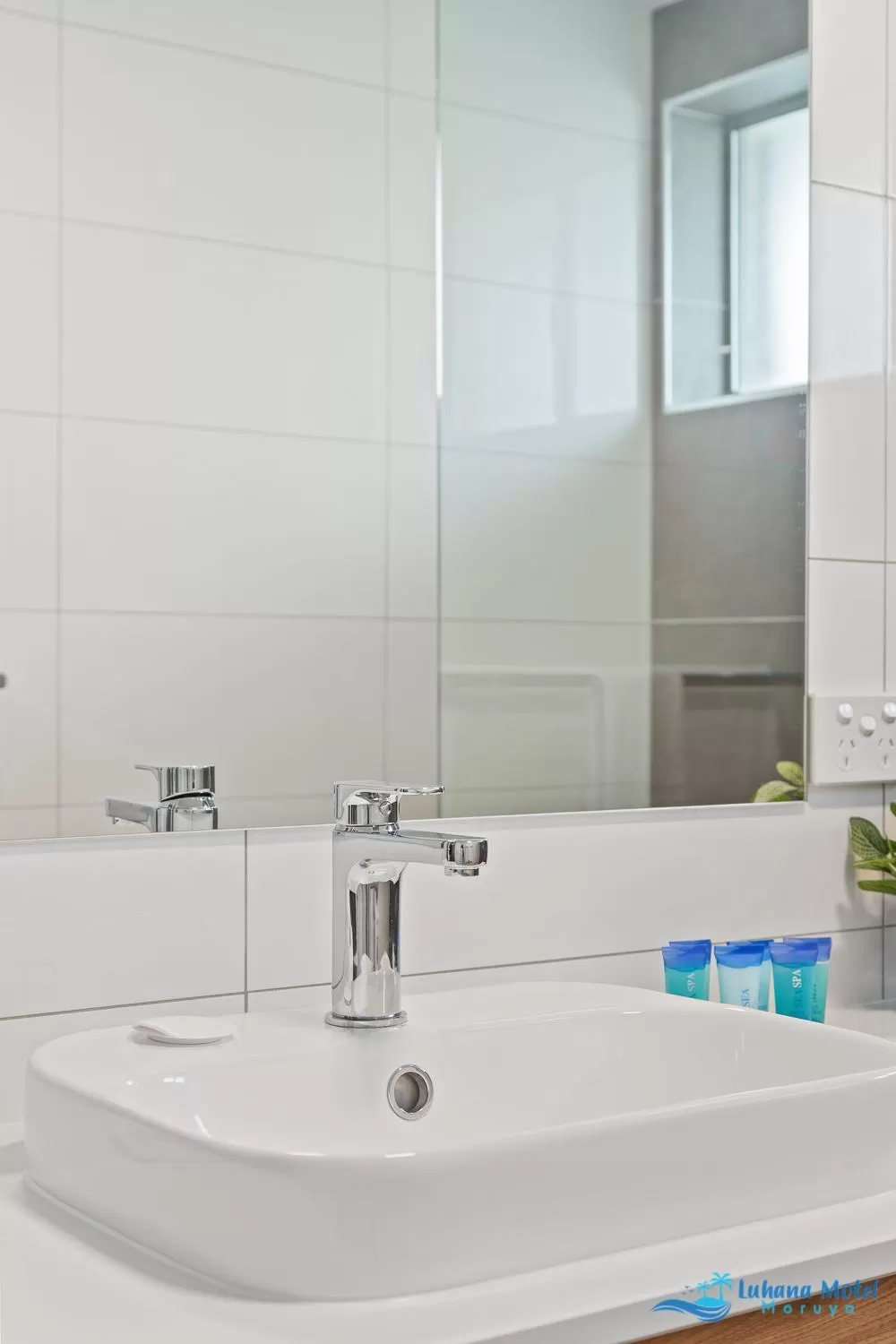 Bathroom in Hive Hotel, Moruya