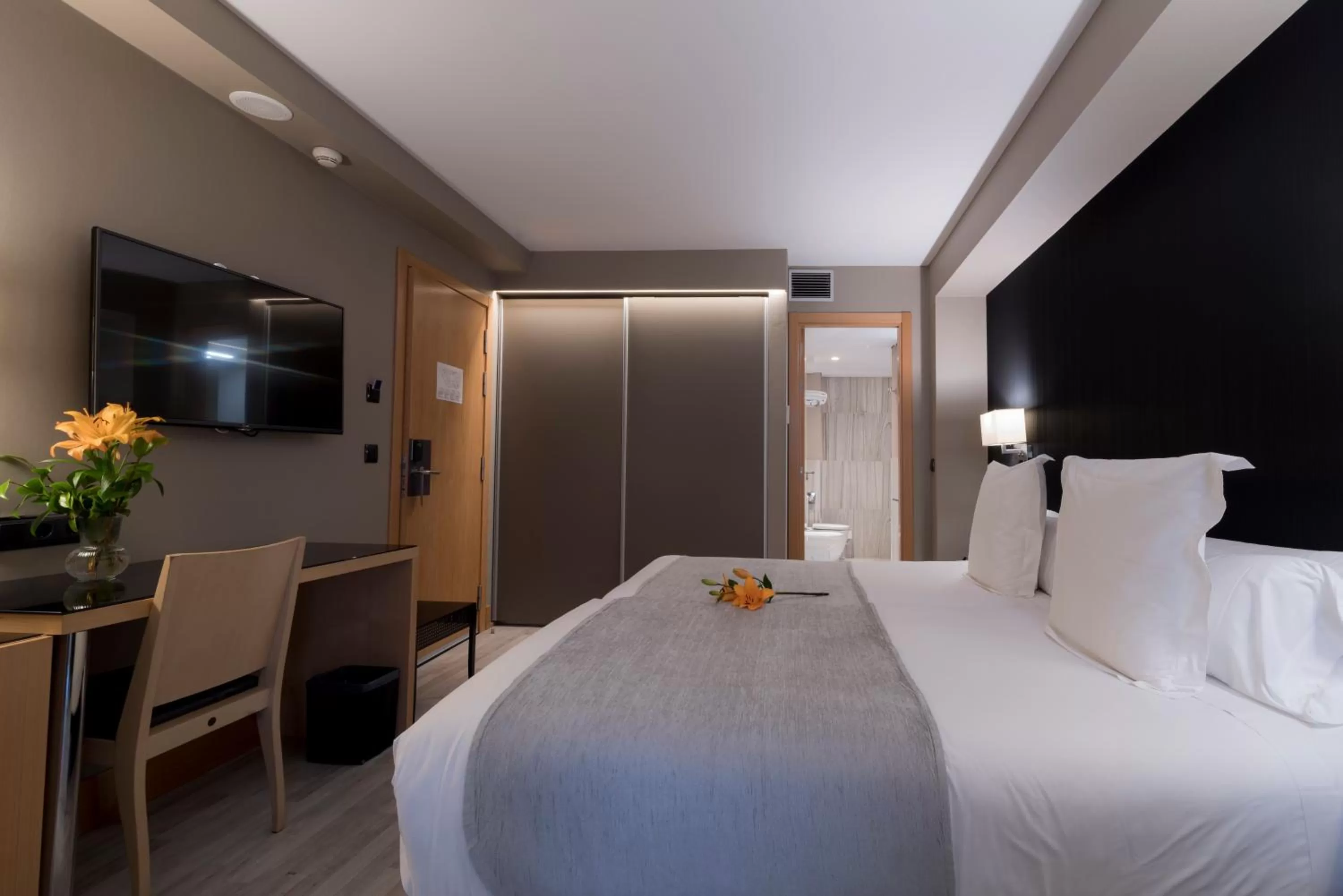 Bedroom, Bed in Hotel Plaza