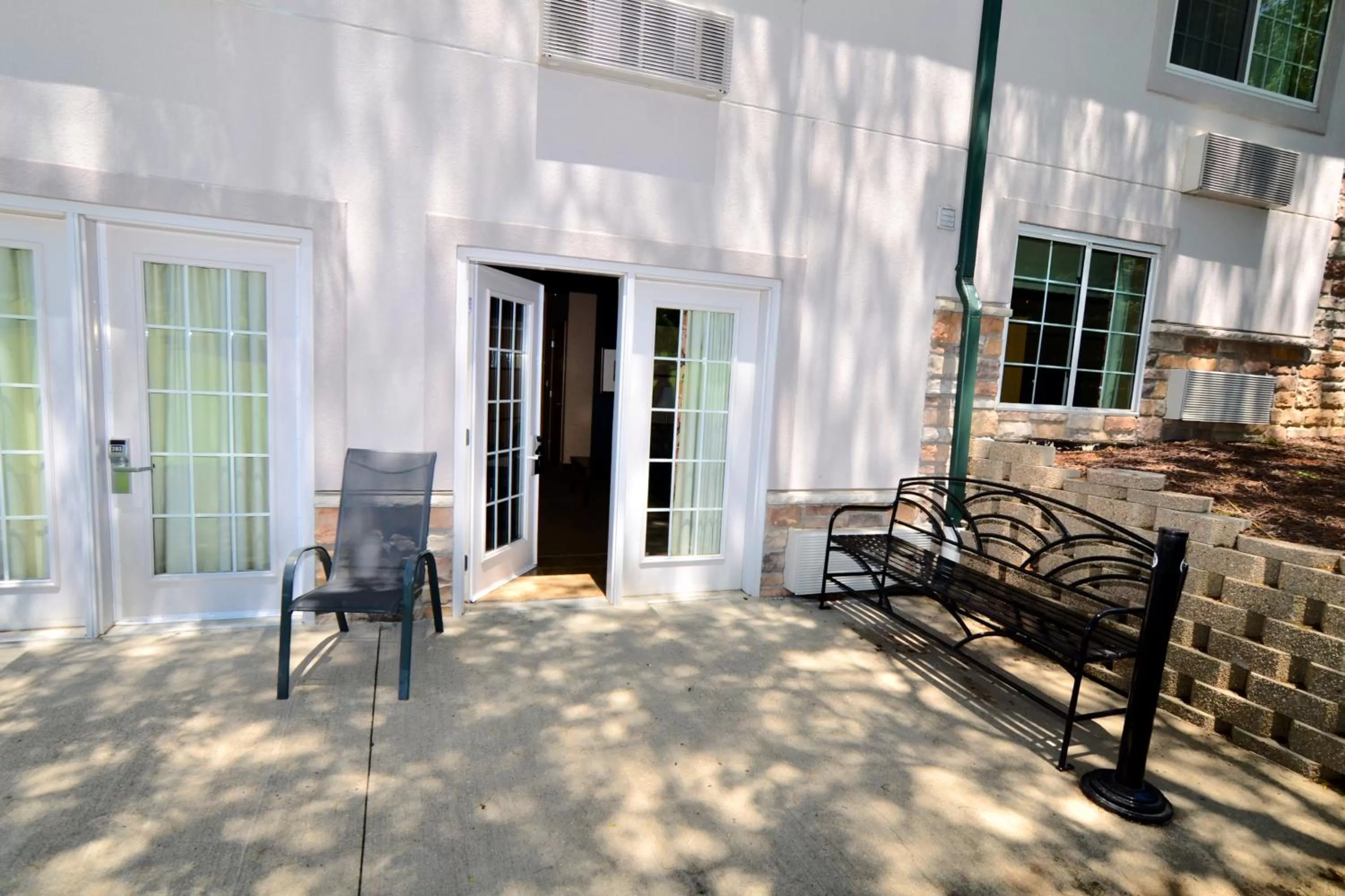 Balcony/Terrace in Cobblestone Inn & Suites - Denison | Majestic Hills