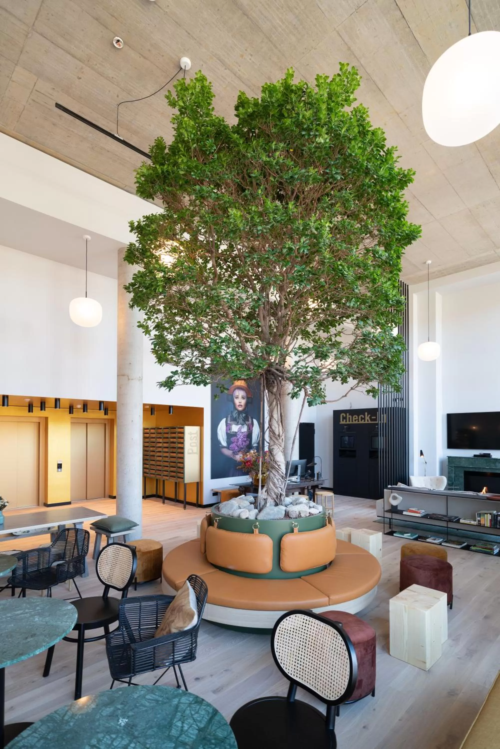 Communal lounge/ TV room, Restaurant/Places to Eat in Black F Tower - Serviced Apartments