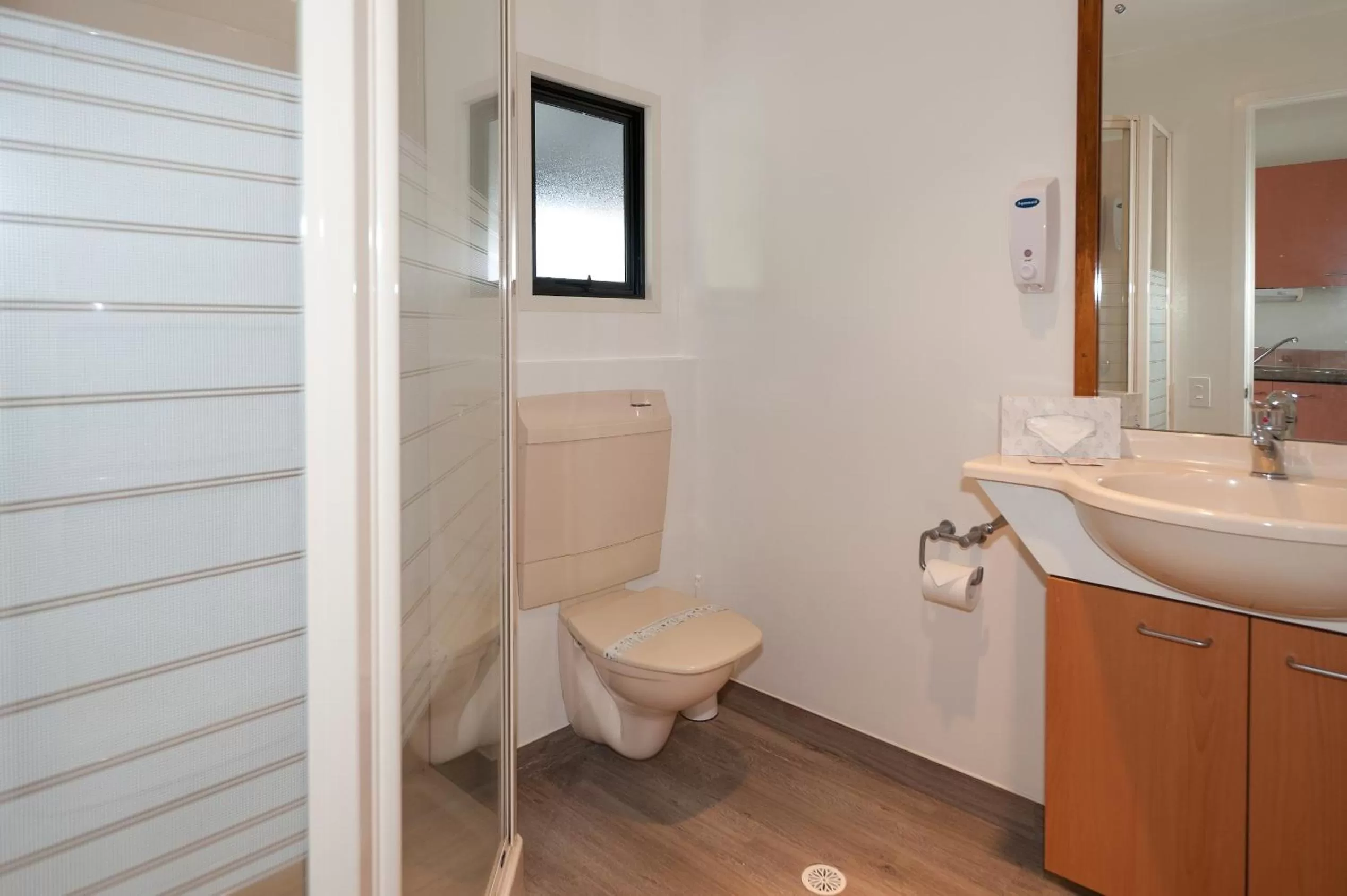 Bathroom in Country Glen Lodge