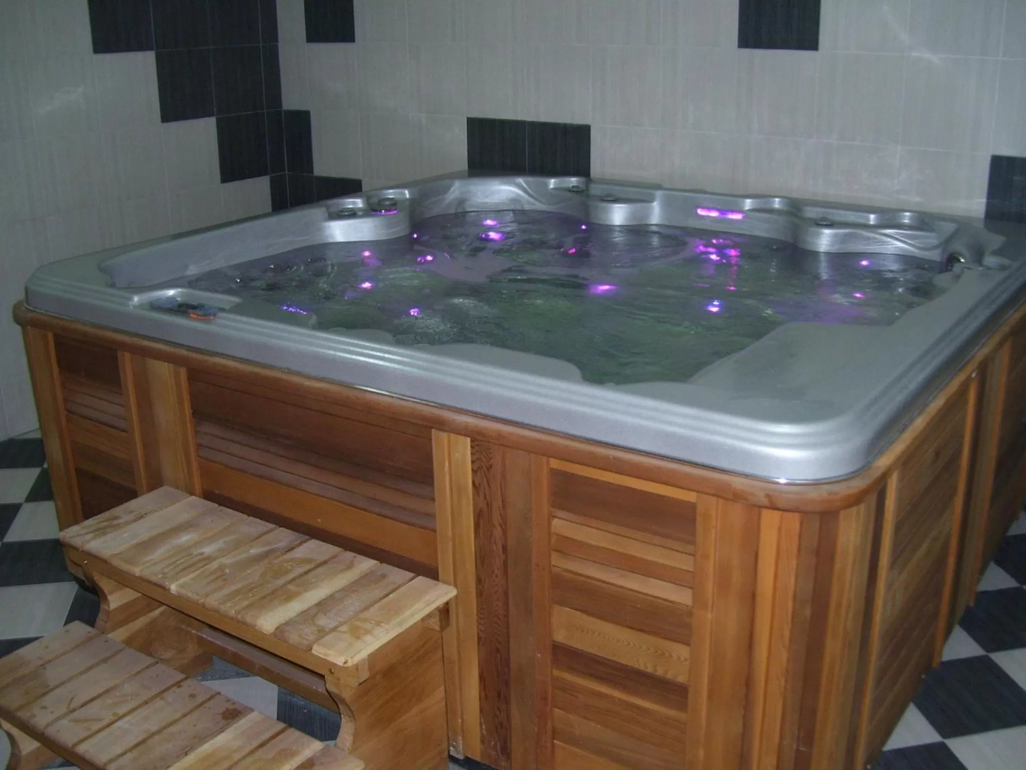 Hot Tub in Kestenite Family Hotel