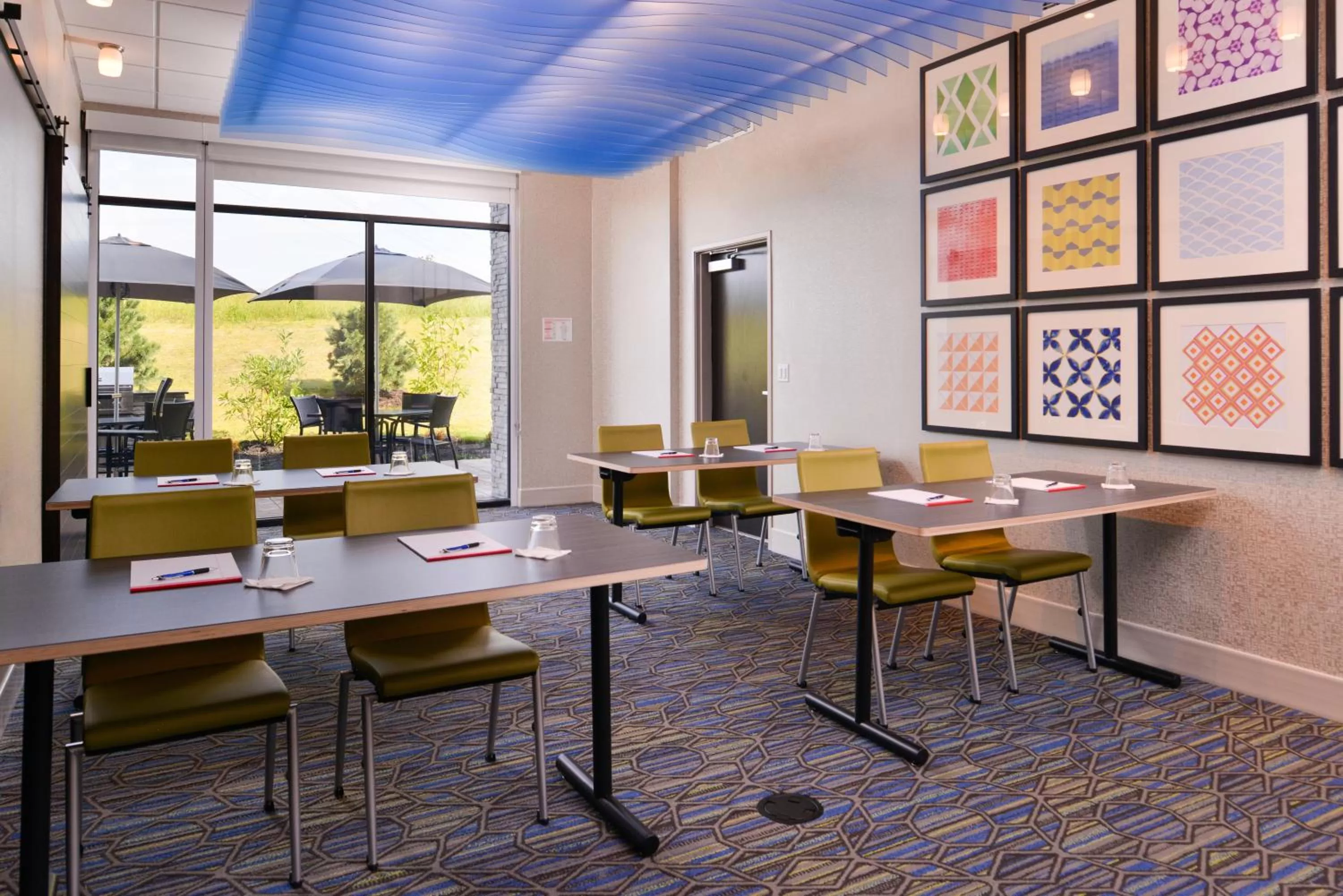 Meeting/conference room in Holiday Inn Express & Suites - Olathe West by IHG