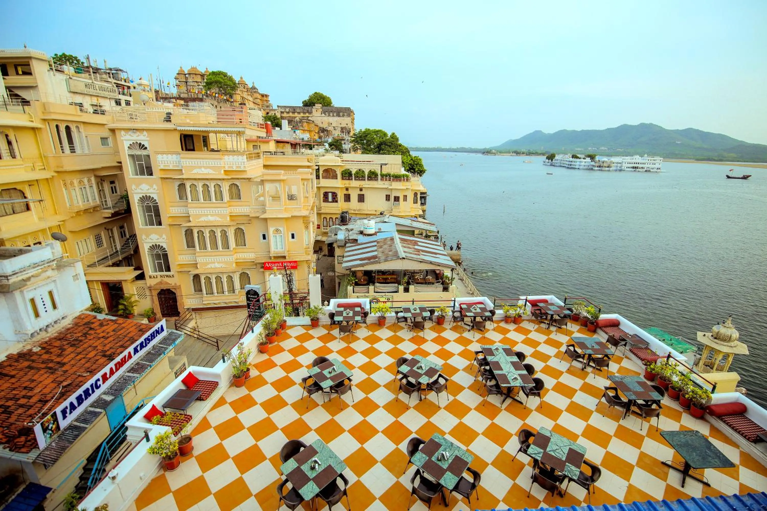Lake view in Hotel Devraj Niwas on Lake Pichola