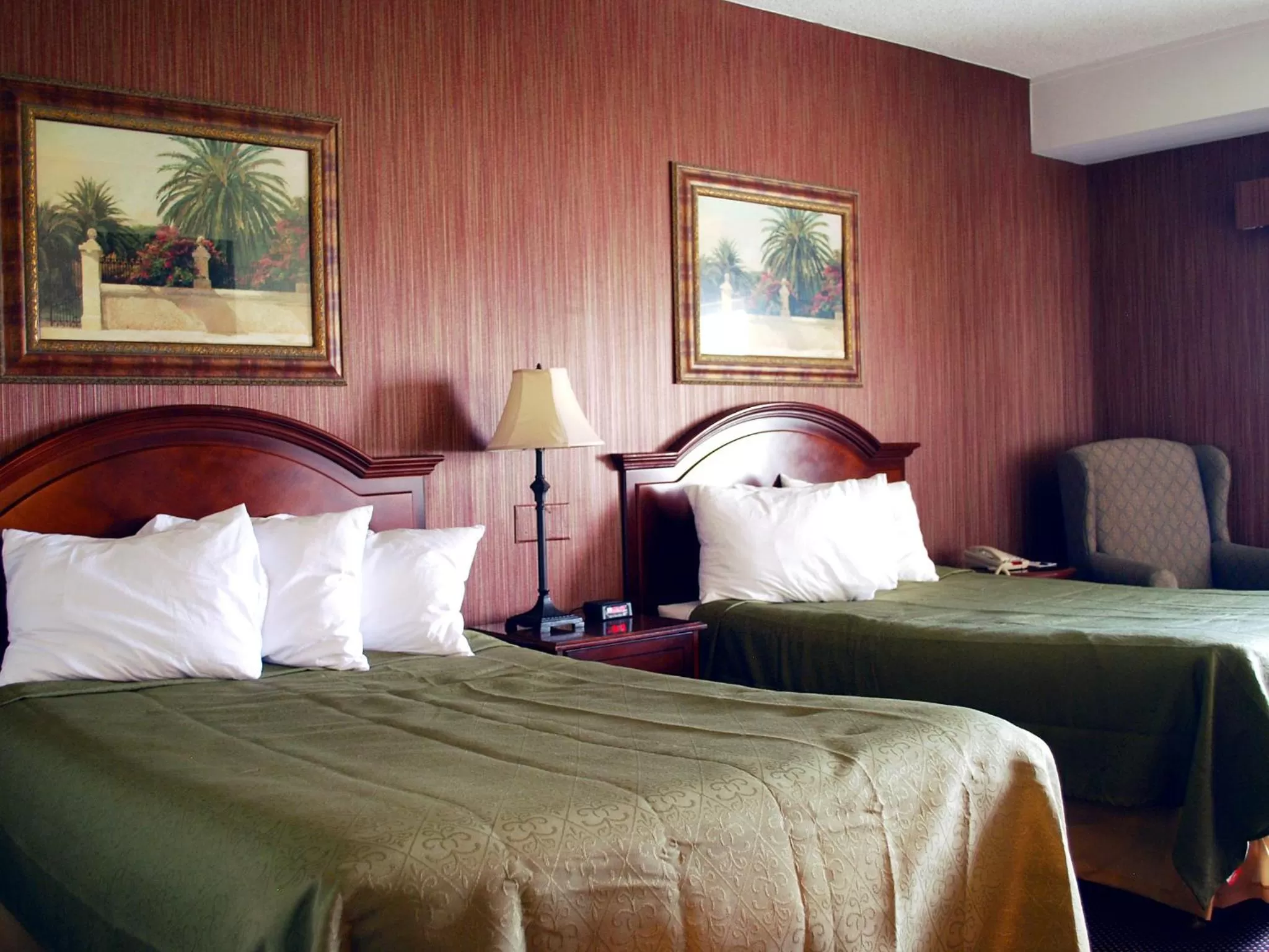 Photo of the whole room, Bed in Travel Inn - Watertown NY