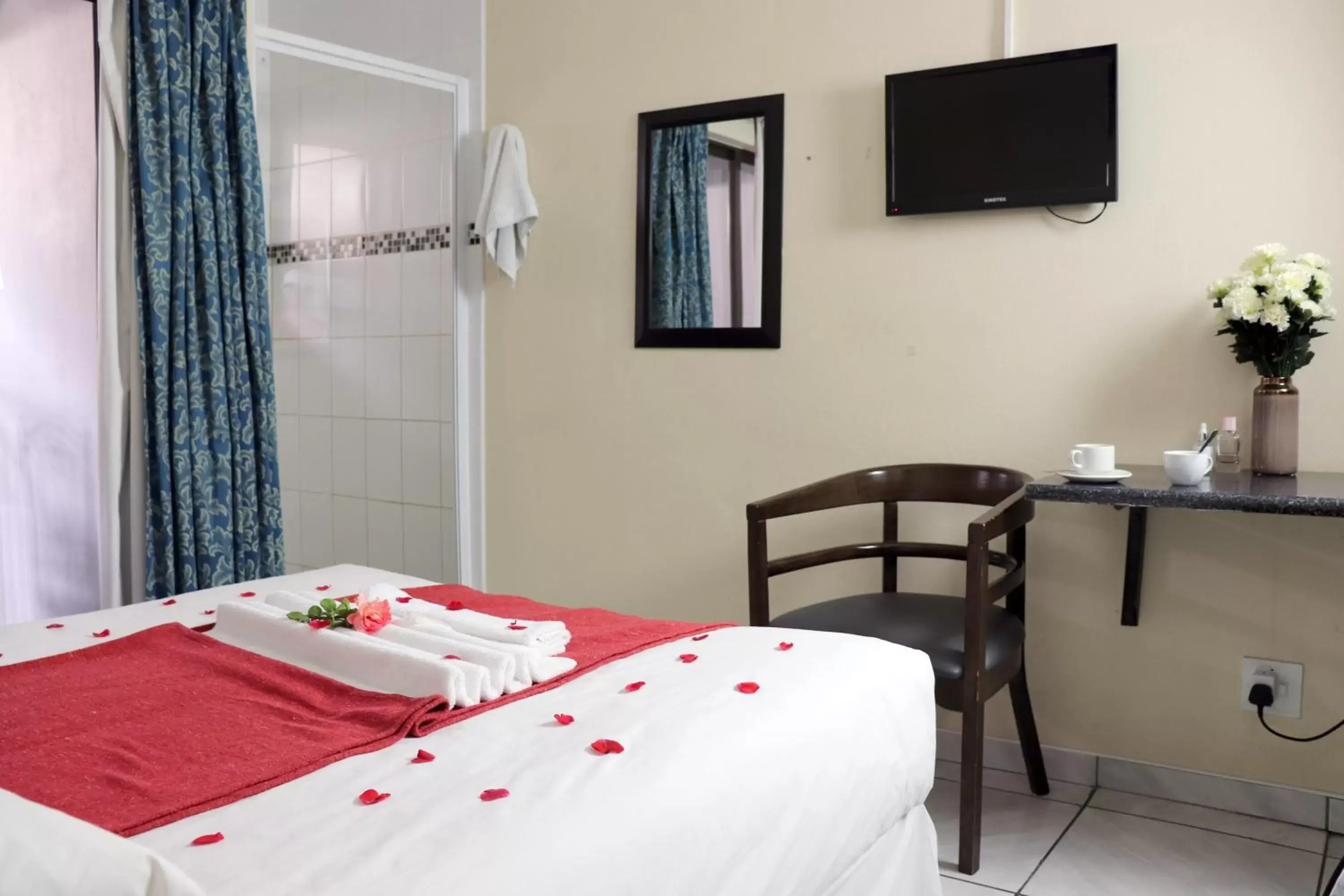 Twin Room - single occupancy in Tribute Guest House Matala Twin Room - single occupancy in Tribute Guest House Matala