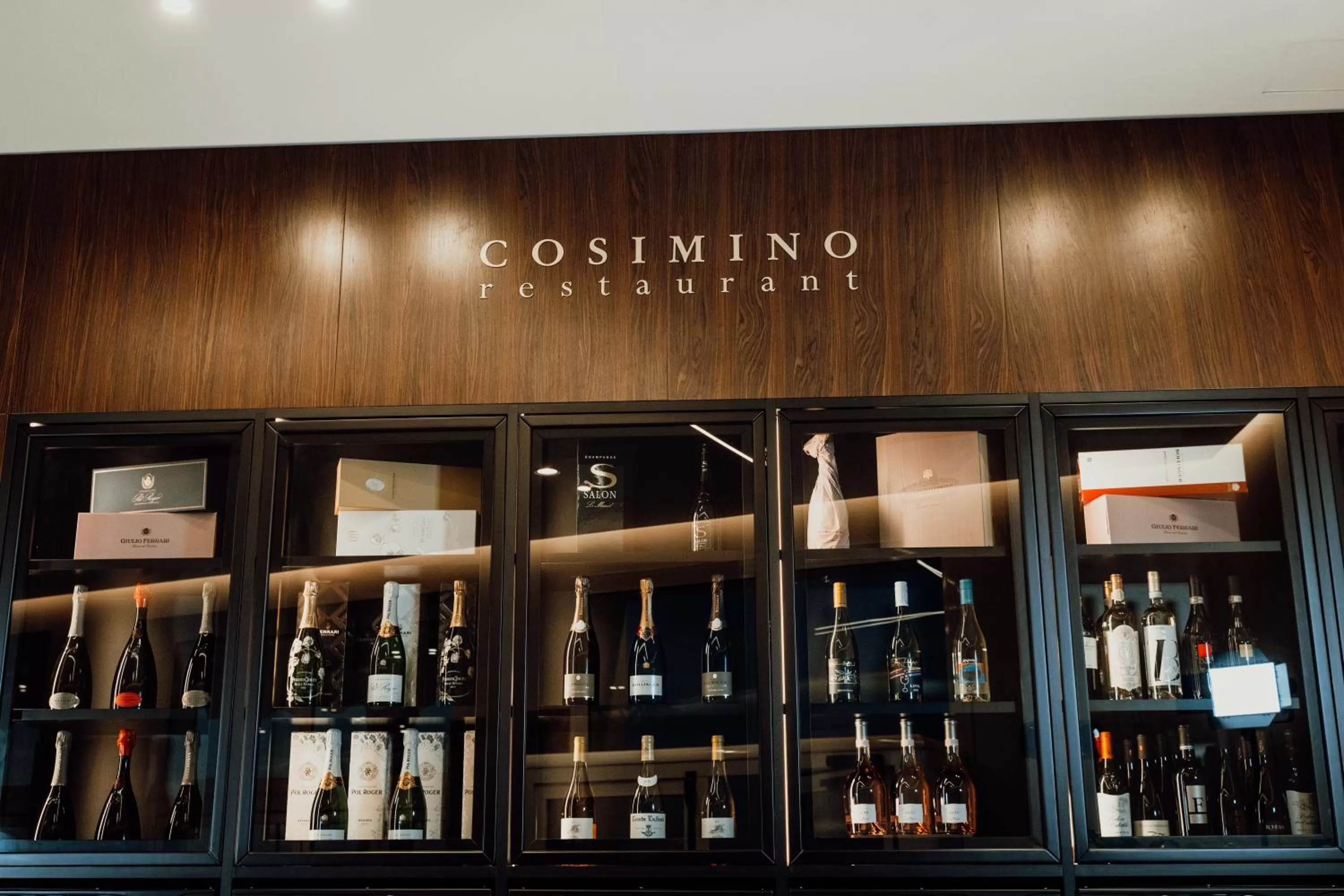 Restaurant/places to eat in Hotel Falli