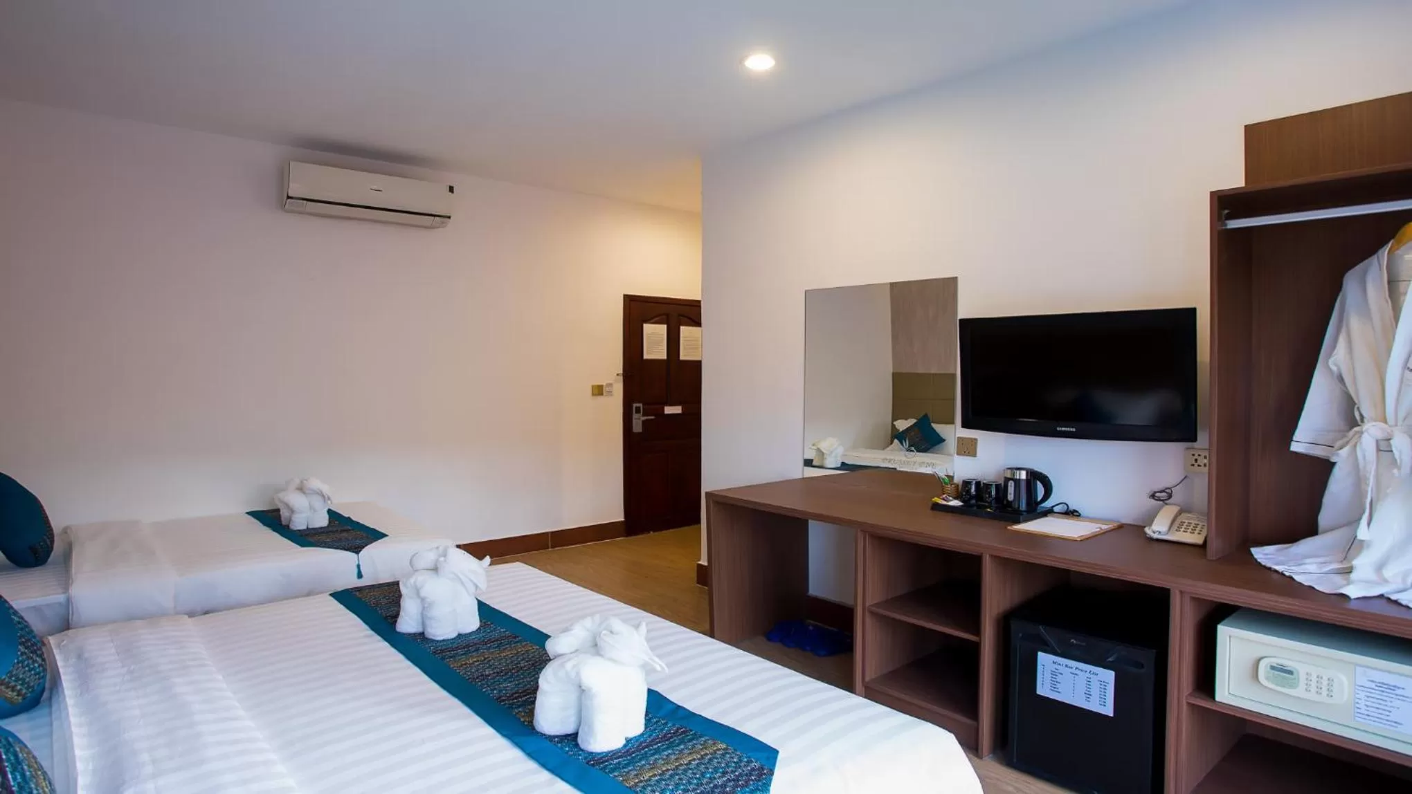 Photo of the whole room, Bed in Orussey One Boutique