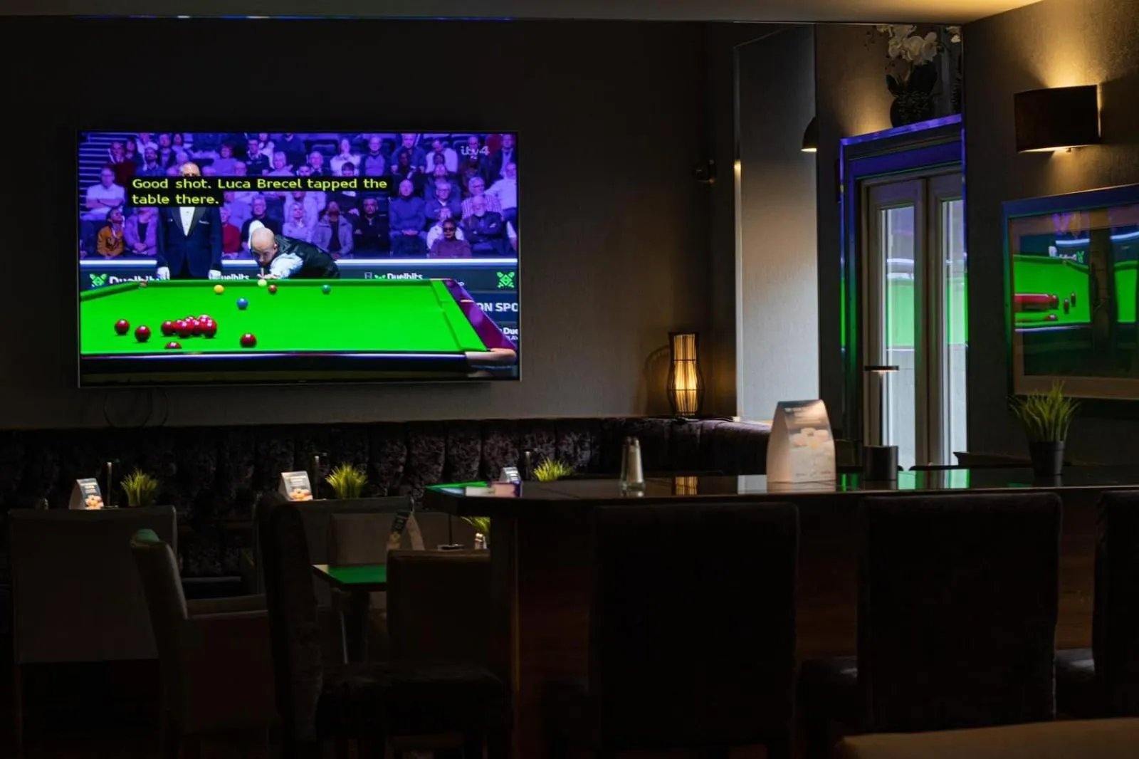 TV/Entertainment Center in Devoncove Hotel Glasgow