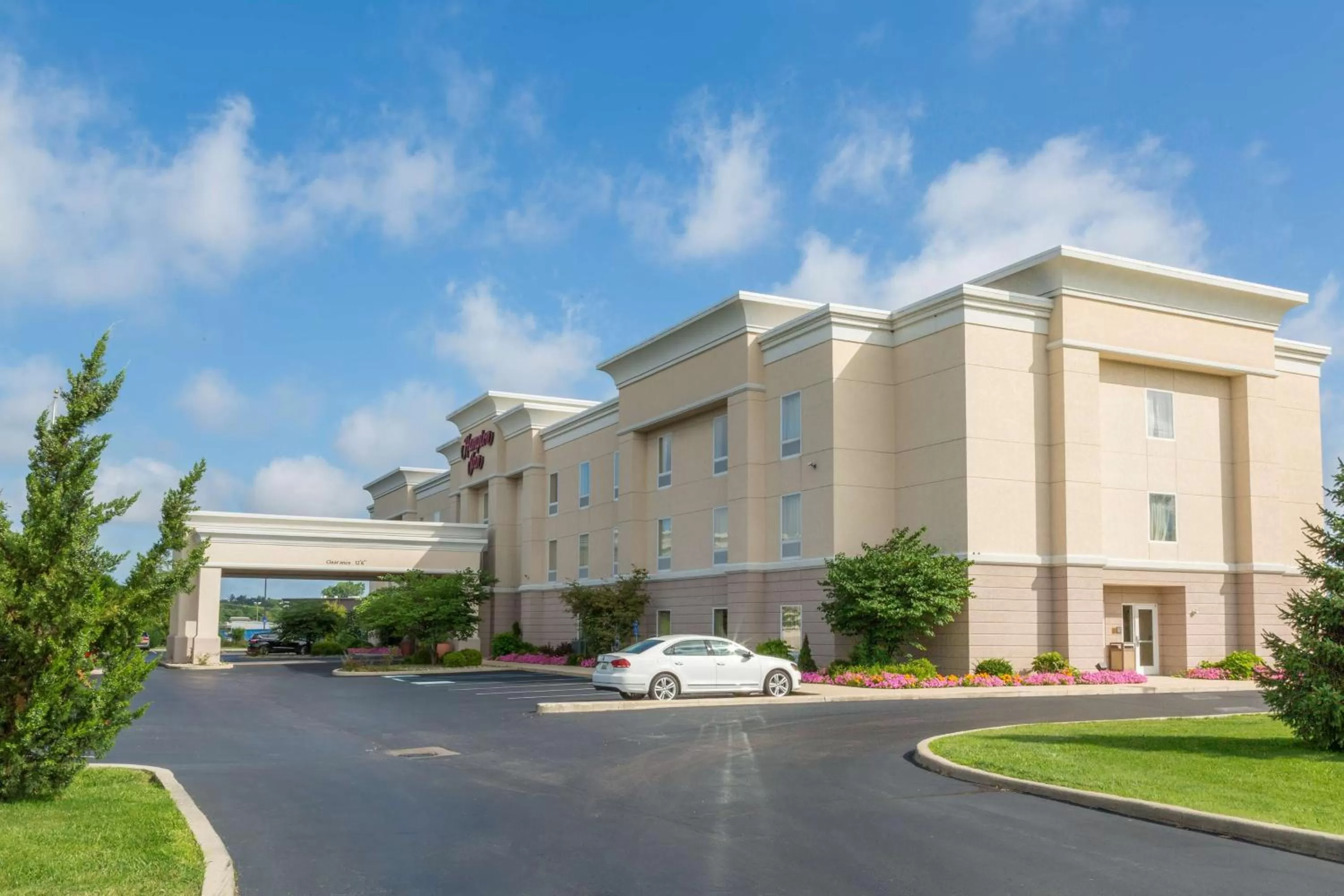 Property building in Hampton Inn Goshen