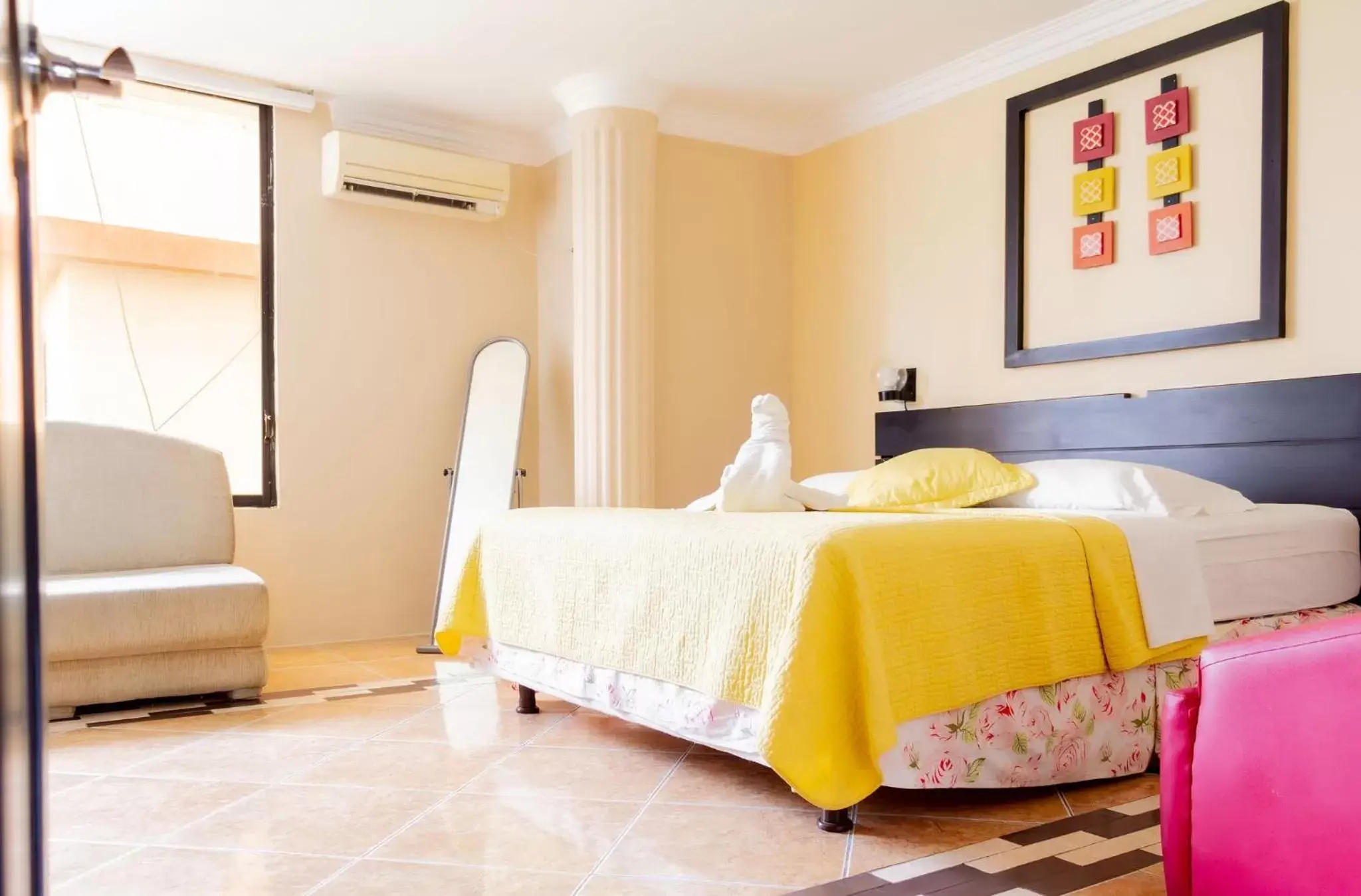 Double or Twin Room in Hostal Antares Double or Twin Room in Hostal Antares