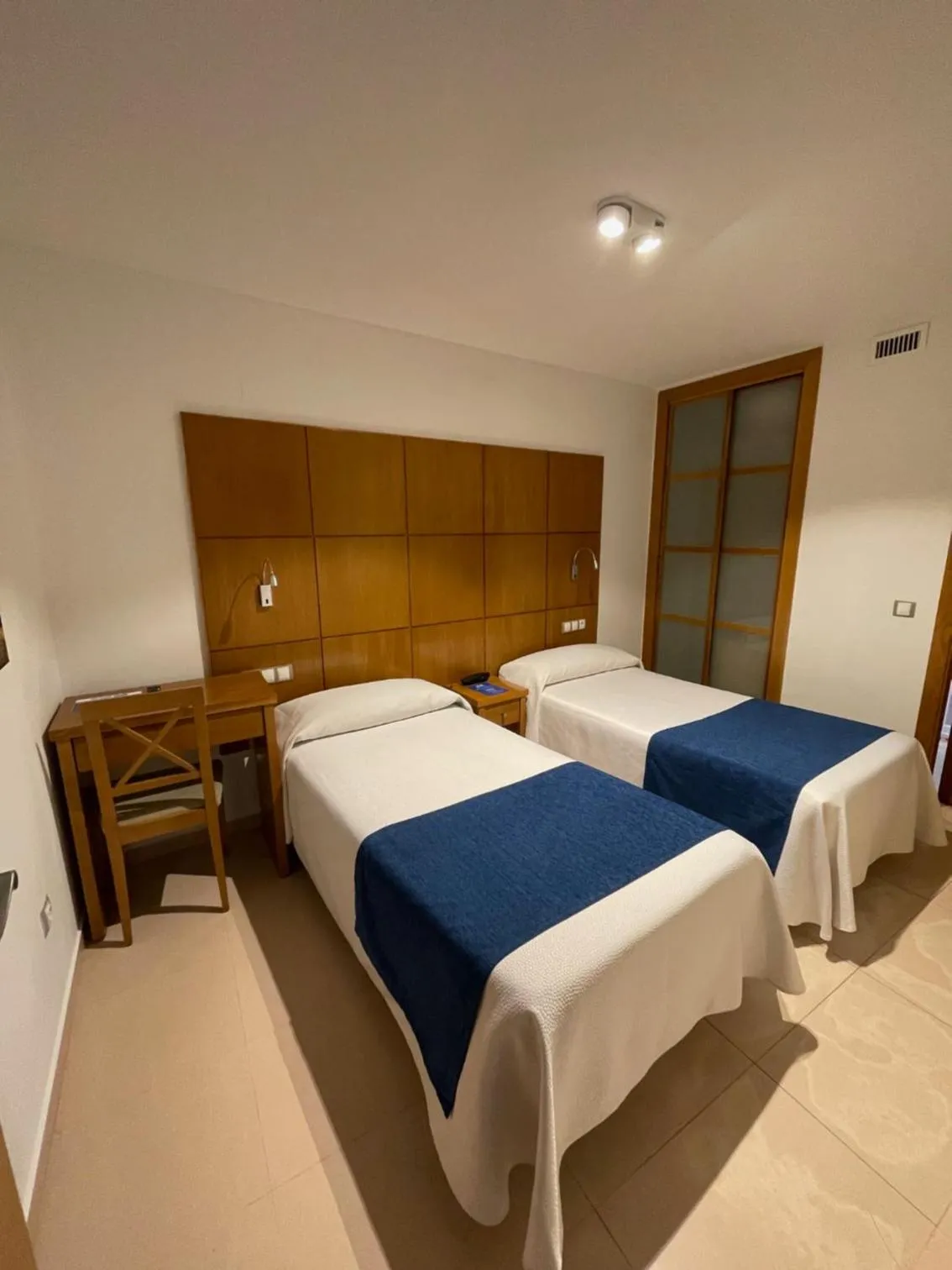 Photo of the whole room, Bed in Hotel Tio Pepe