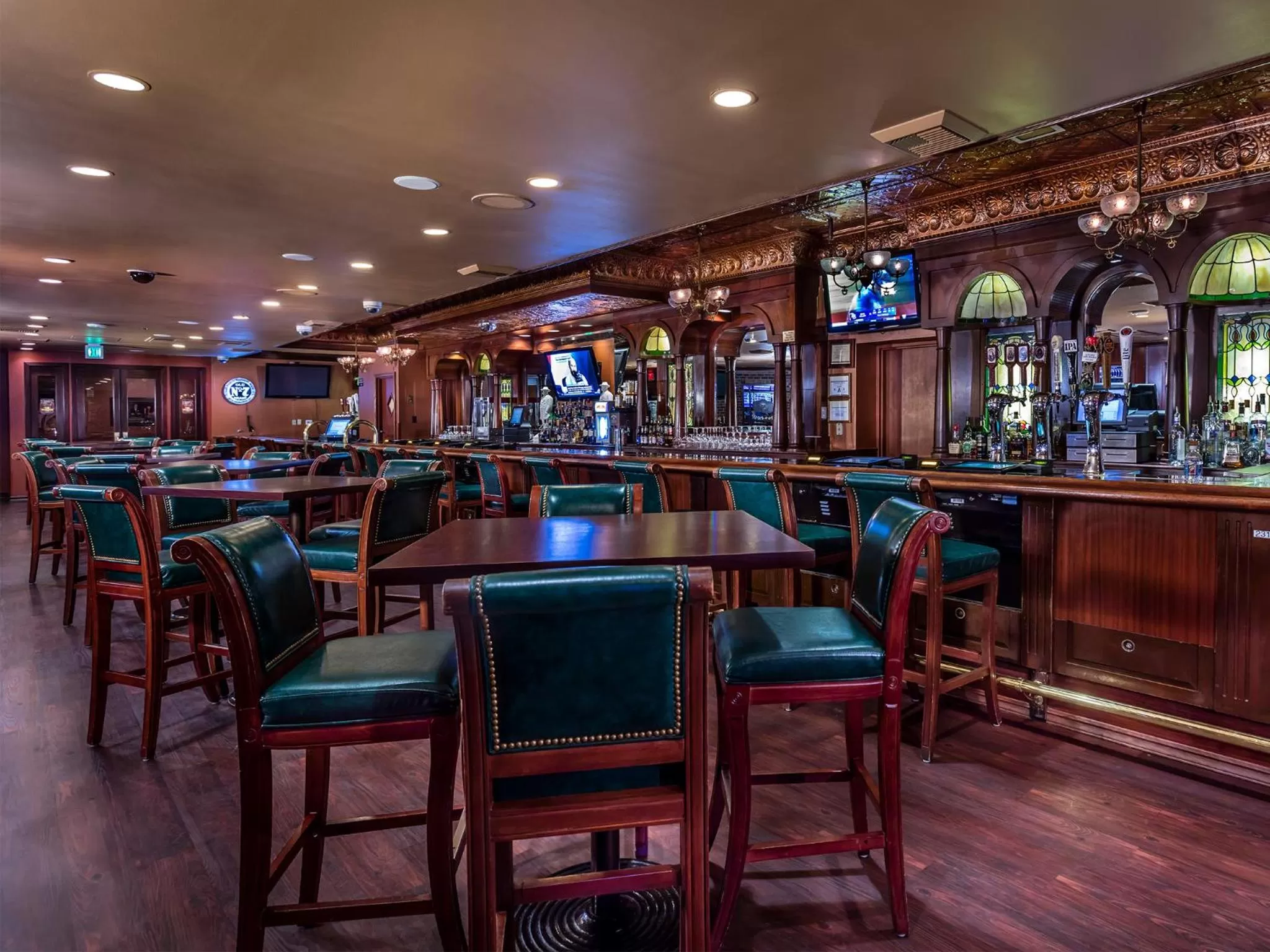 Restaurant/places to eat in Hotel Apache