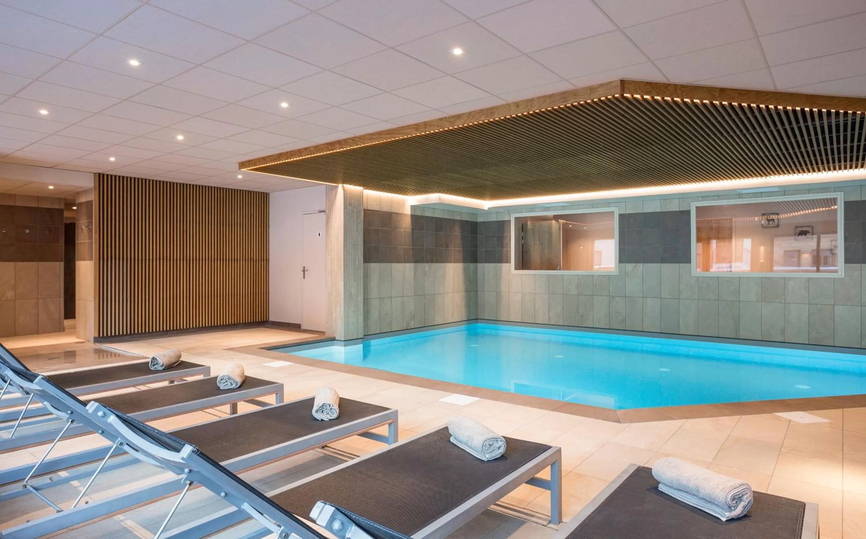 Swimming pool in Résidence Club MMV La Clé des Cimes