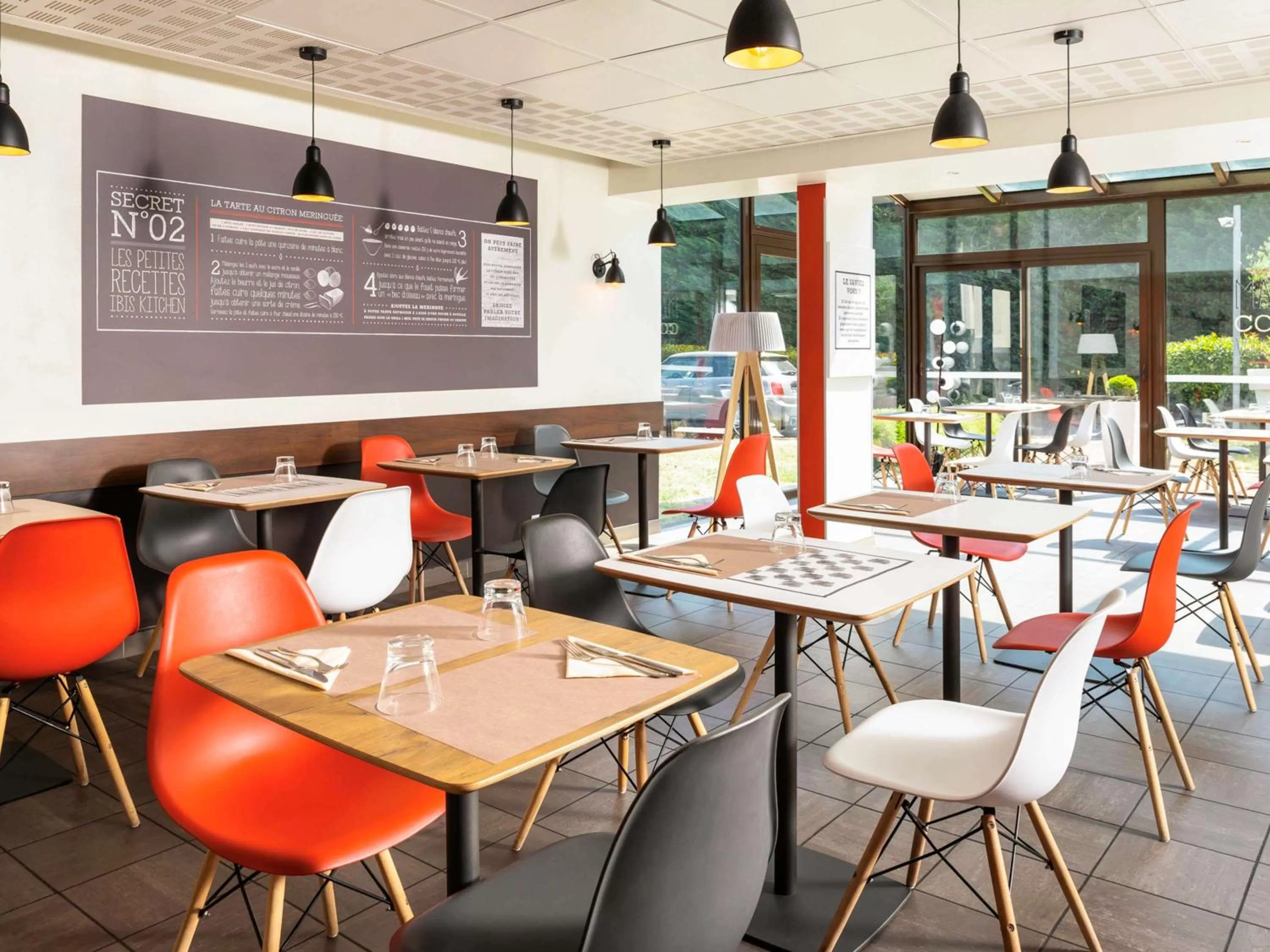 Restaurant/places to eat in ibis Paris Marne la Vallee Emerainville