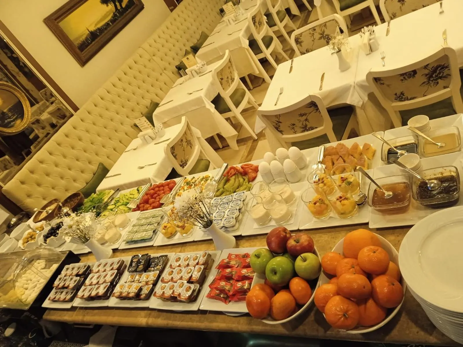 Breakfast in GLK PREMIER Regency Suites & Spa