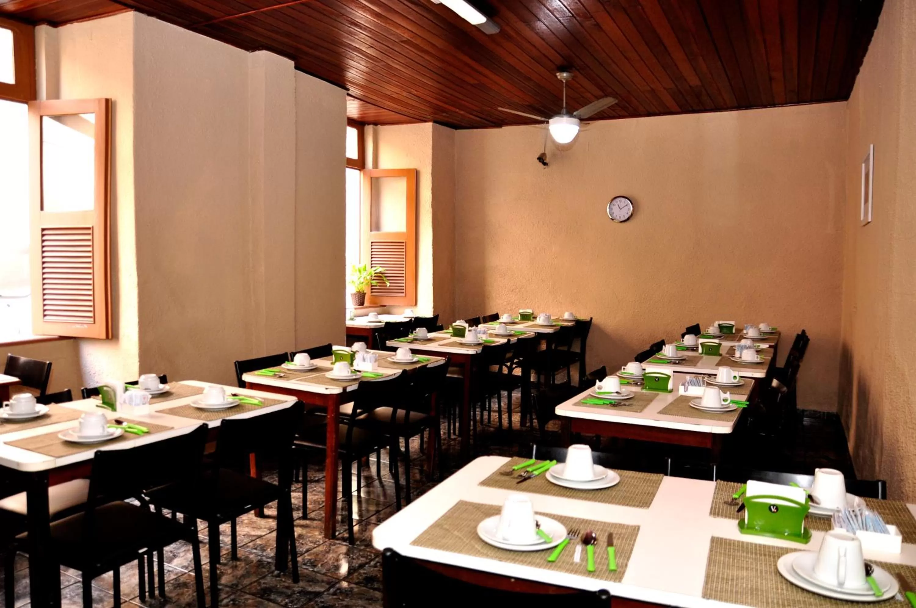 Restaurant/places to eat in Hotel Plaza Riazor