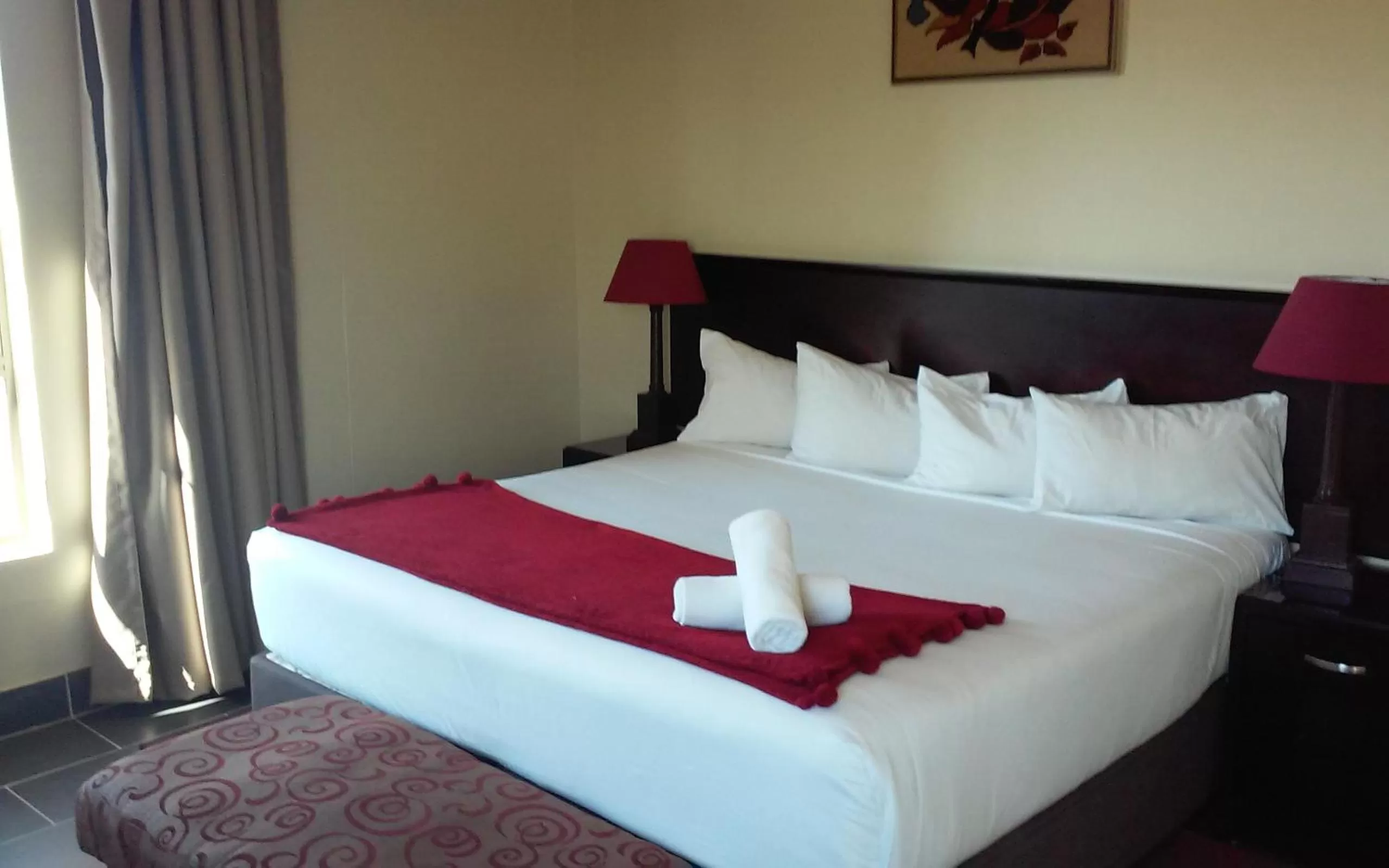 Bedroom, Bed in Grange Gardens Hotel