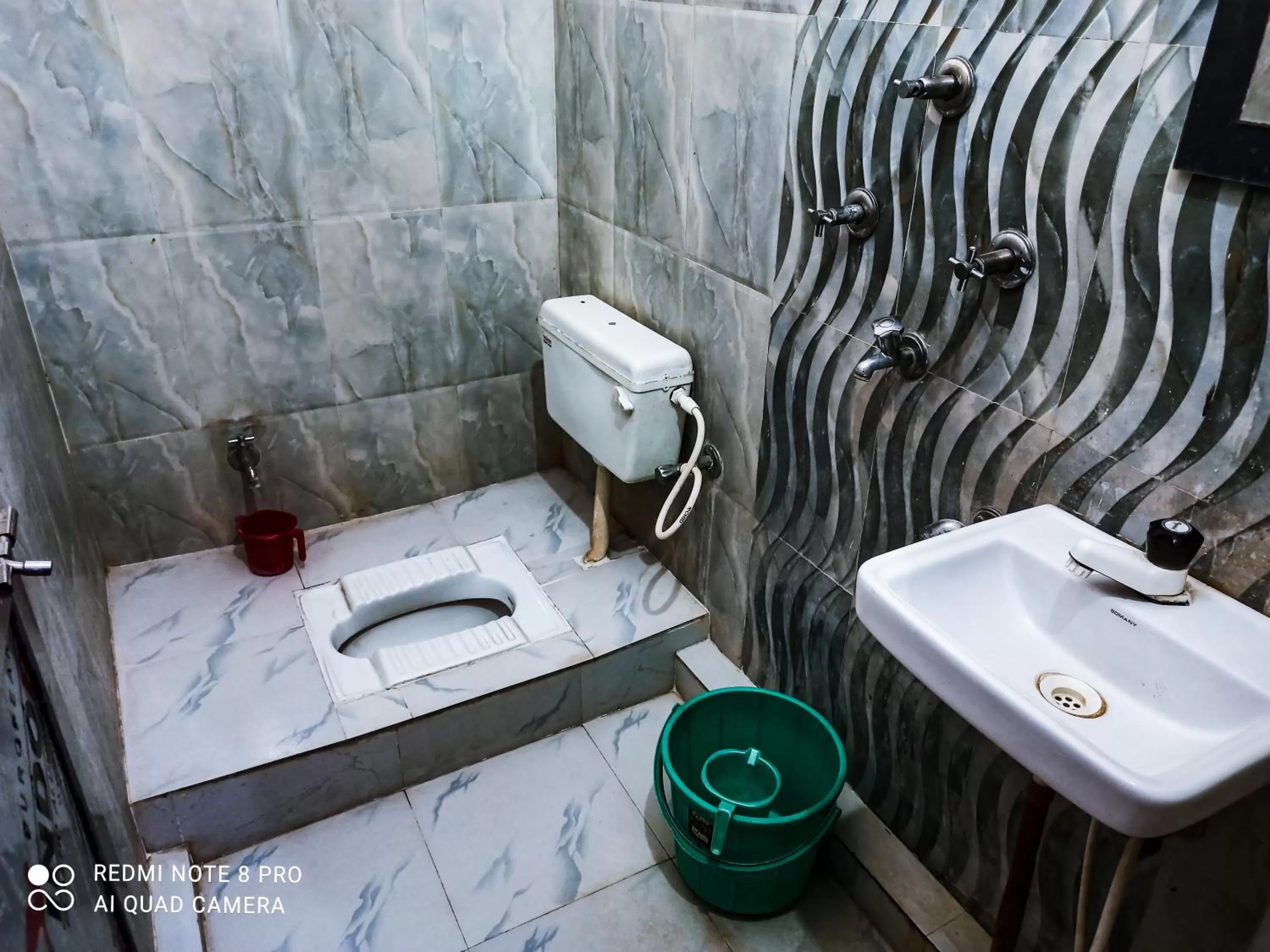 Bathroom in Hotel Vijay